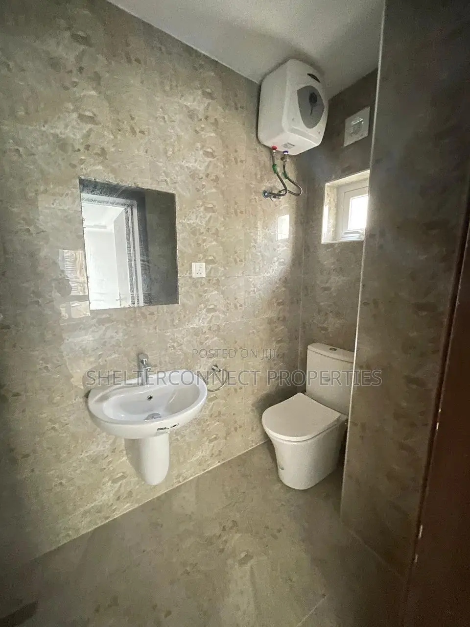 Furnished 2bdrm Apartment in Osapa london for sale