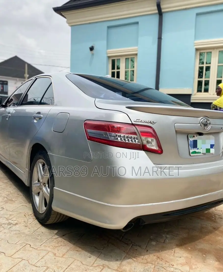 Toyota Camry 2011 Silver