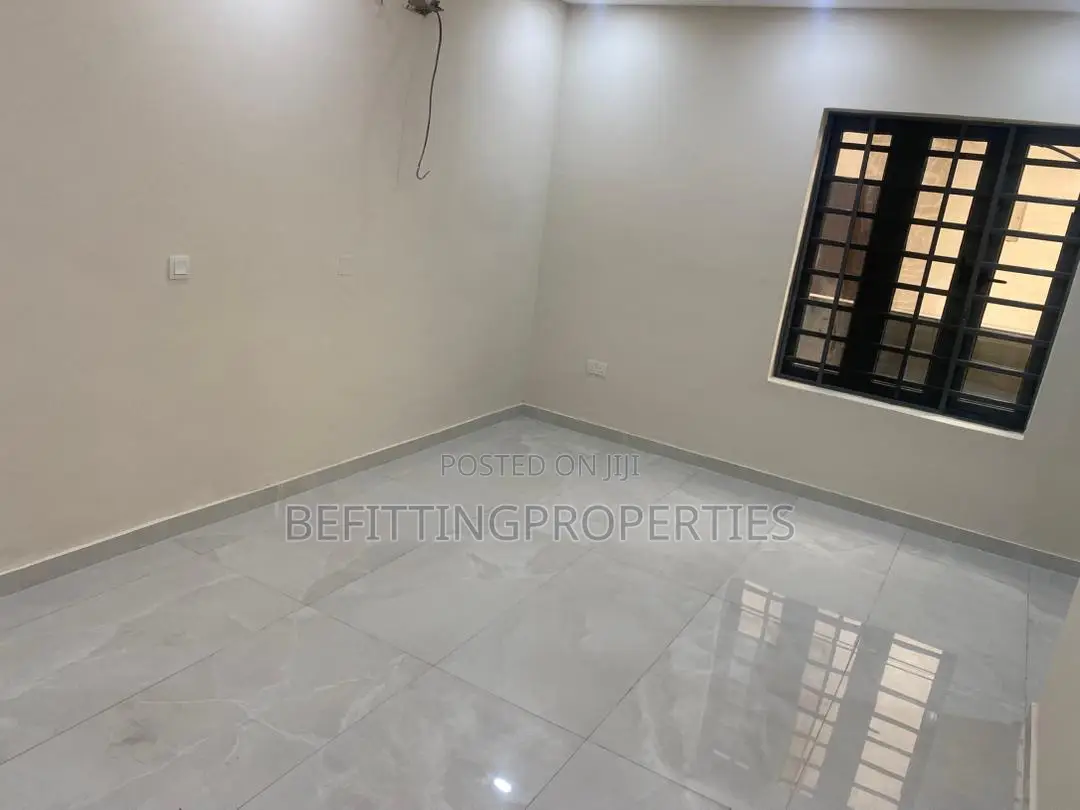 3bdrm Apartment in Ikeja G.R.A for rent