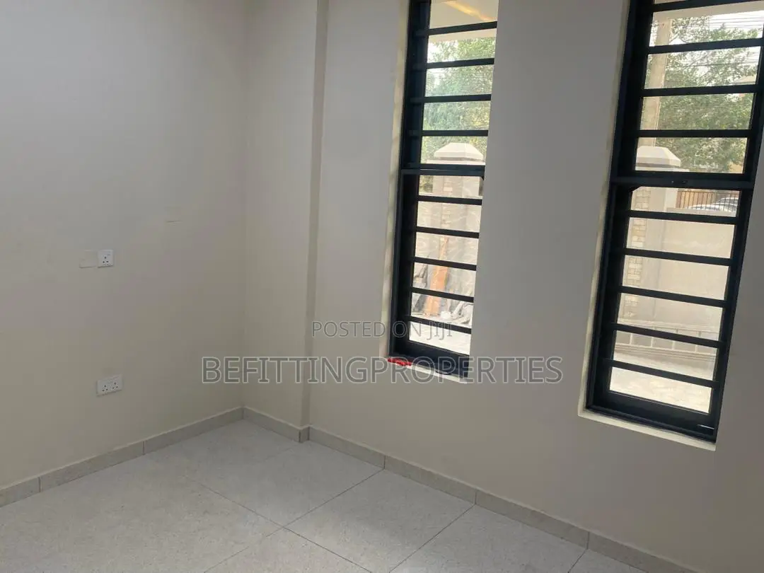 3bdrm Apartment in Ikeja G.R.A for rent