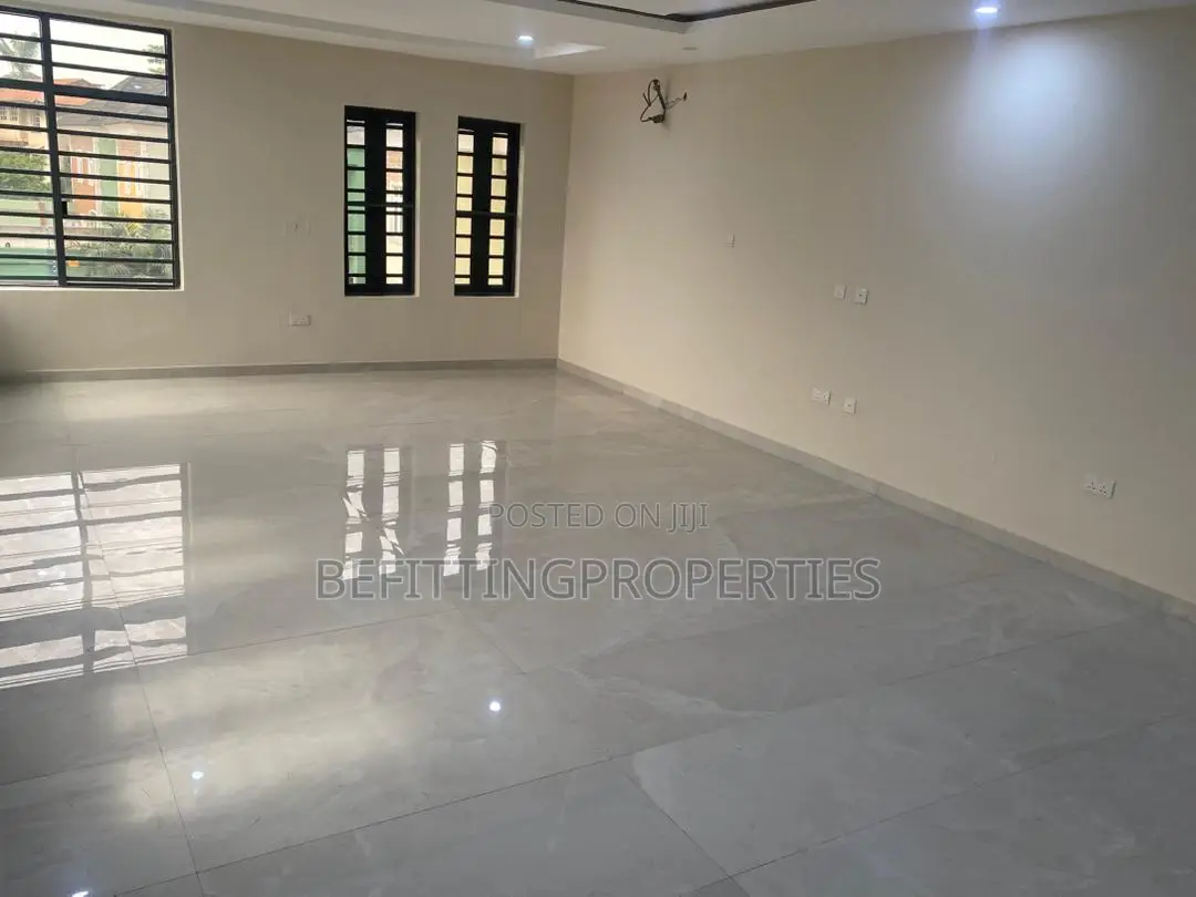 3bdrm Apartment in Ikeja G.R.A for rent