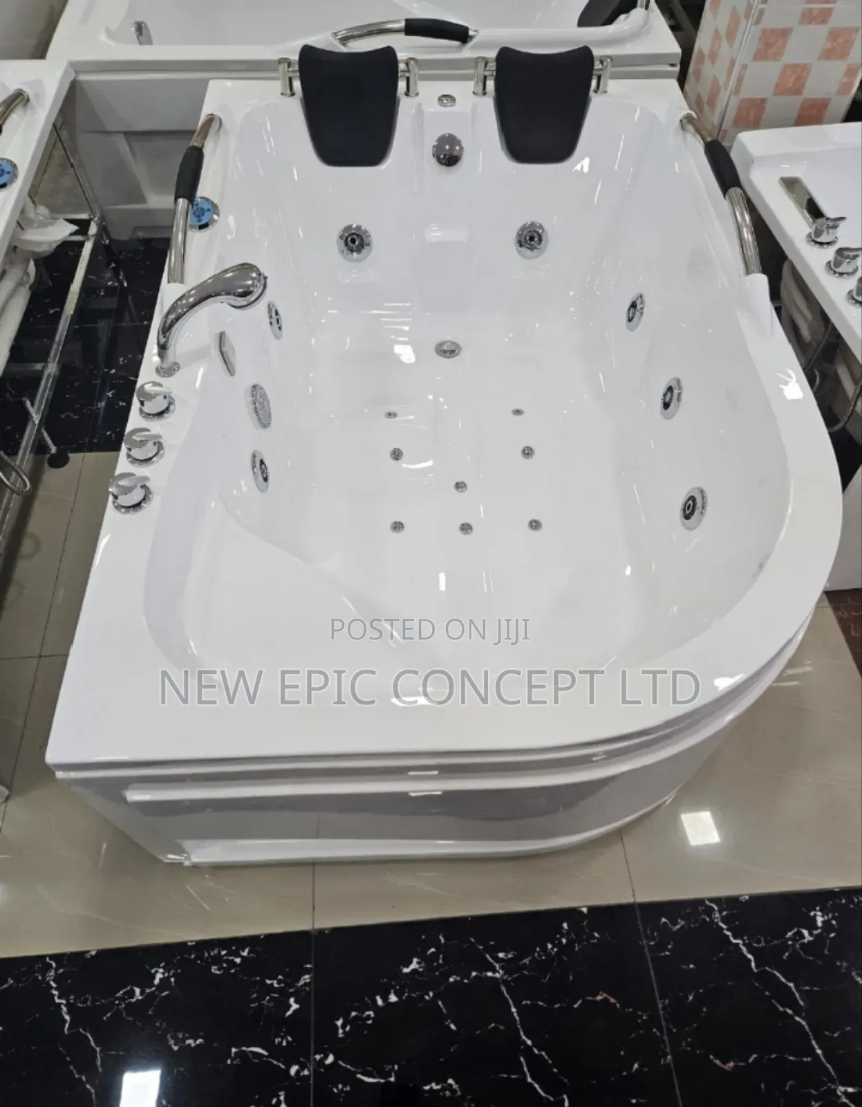 England Double Jacuzzi With Radio