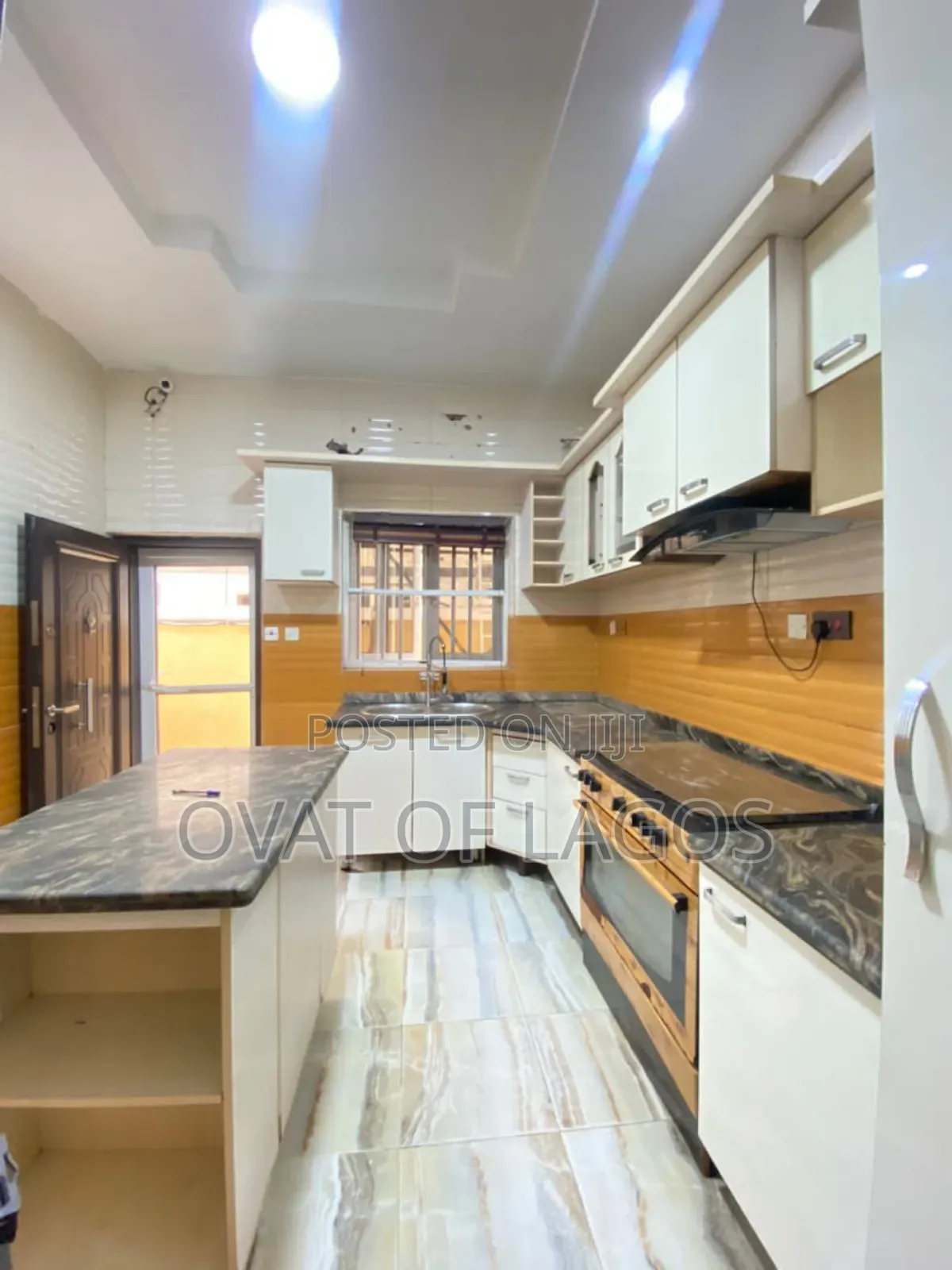 5bdrm Duplex in Chevron for rent
