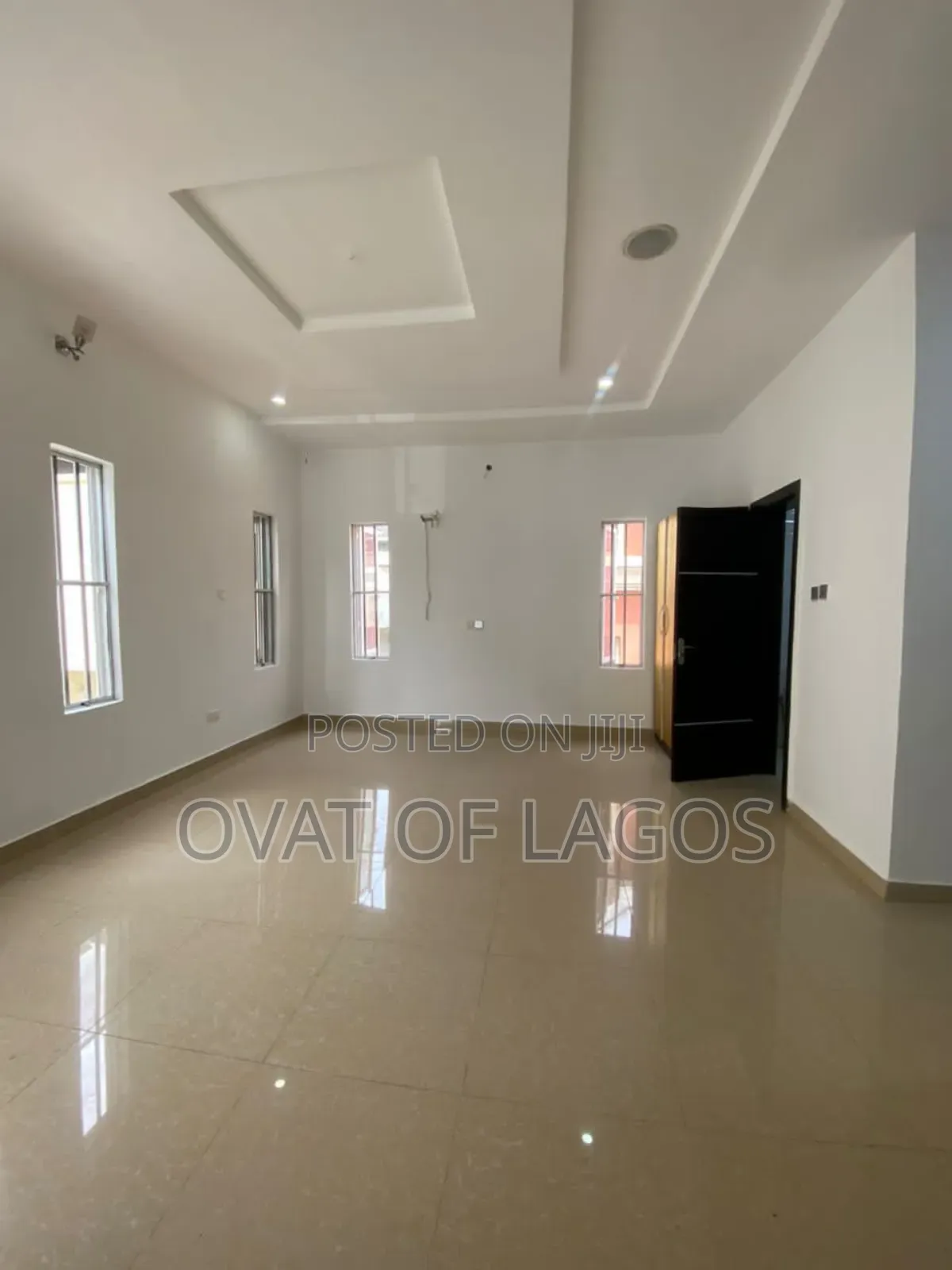 5bdrm Duplex in Chevron for rent