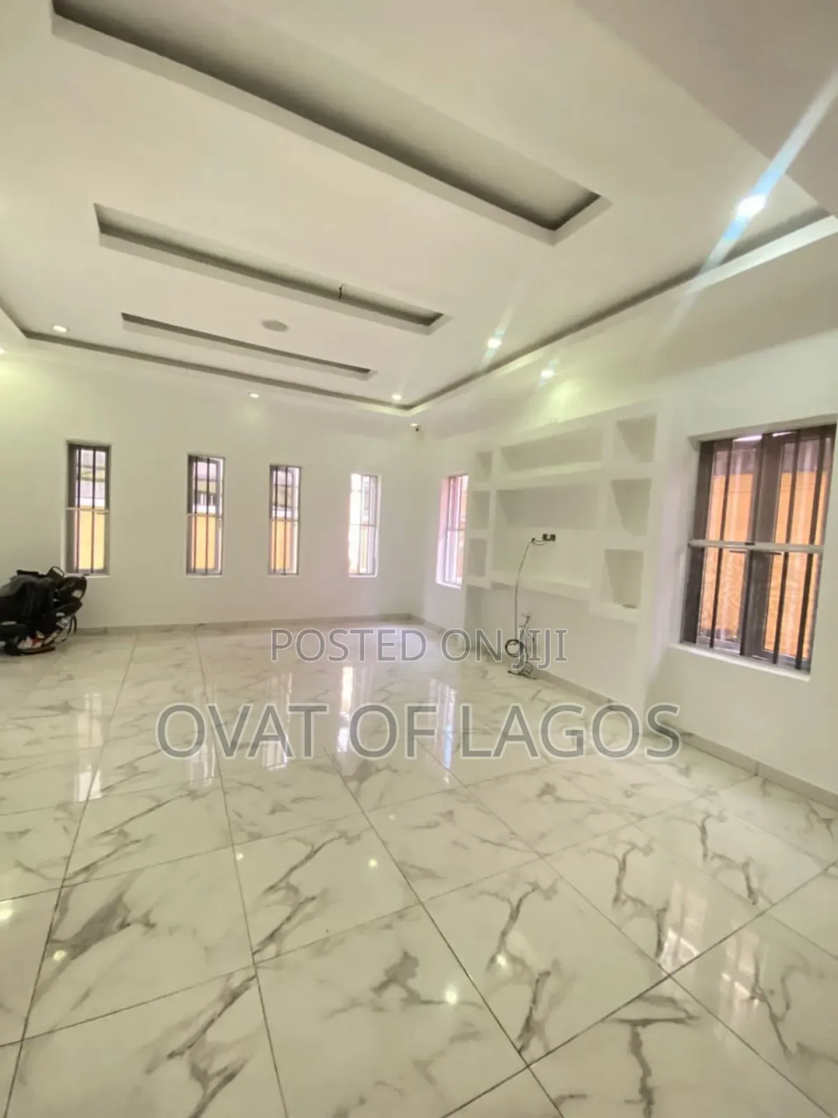 5bdrm Duplex in Chevron for rent