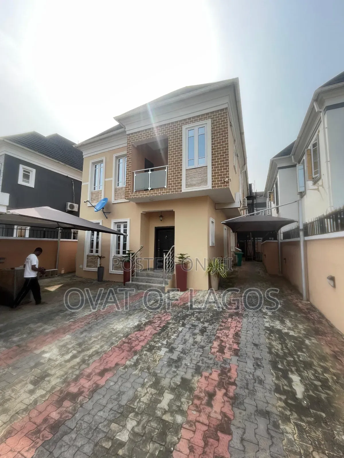 4bdrm Duplex in Chevron for rent