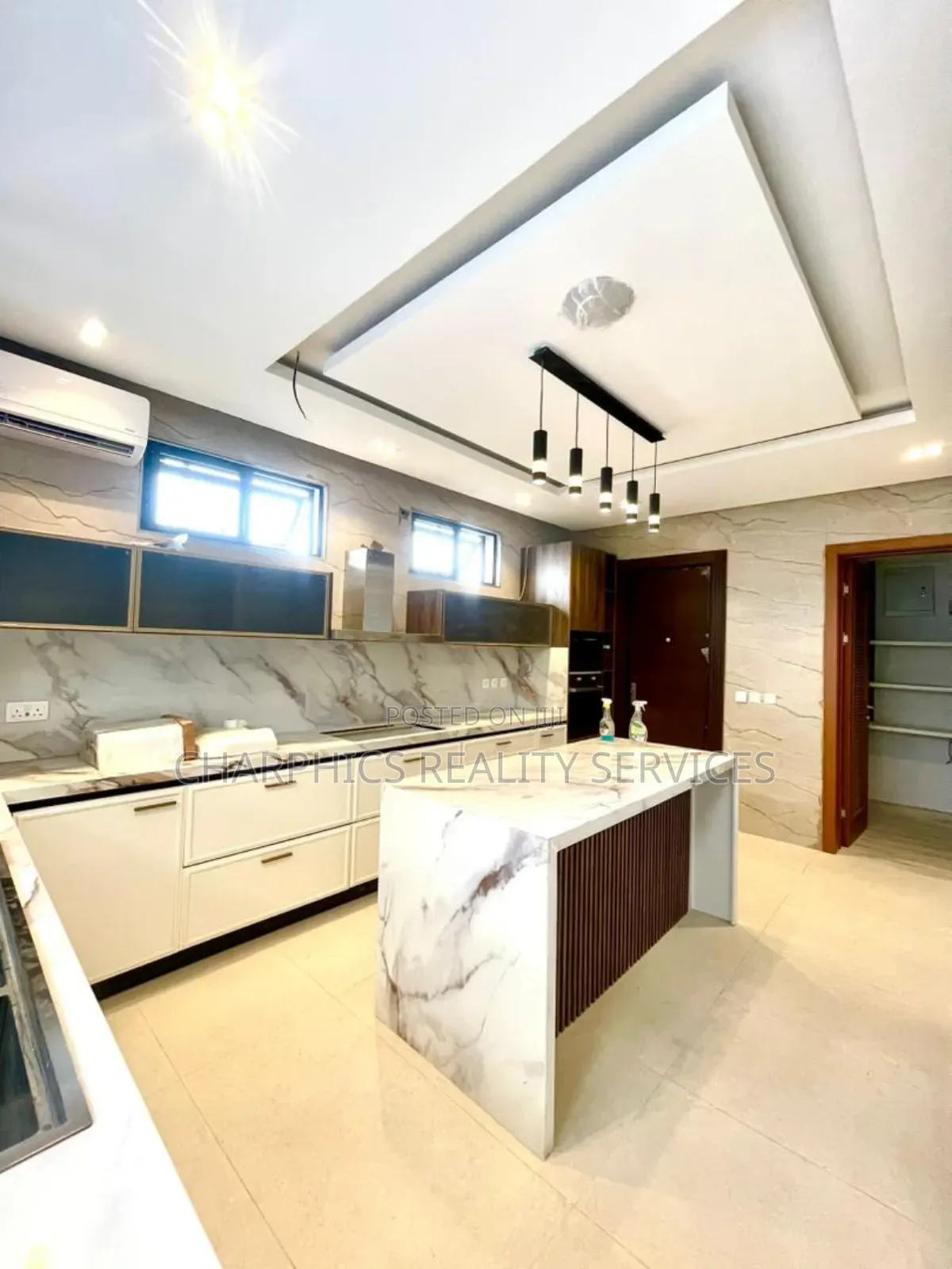 5bdrm Duplex in Banana Island for sale