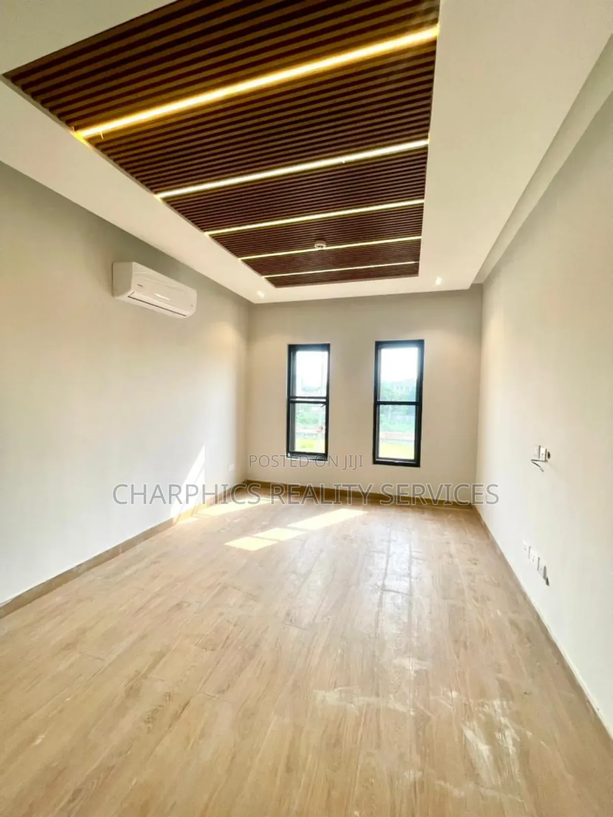 5bdrm Duplex in Banana Island for sale