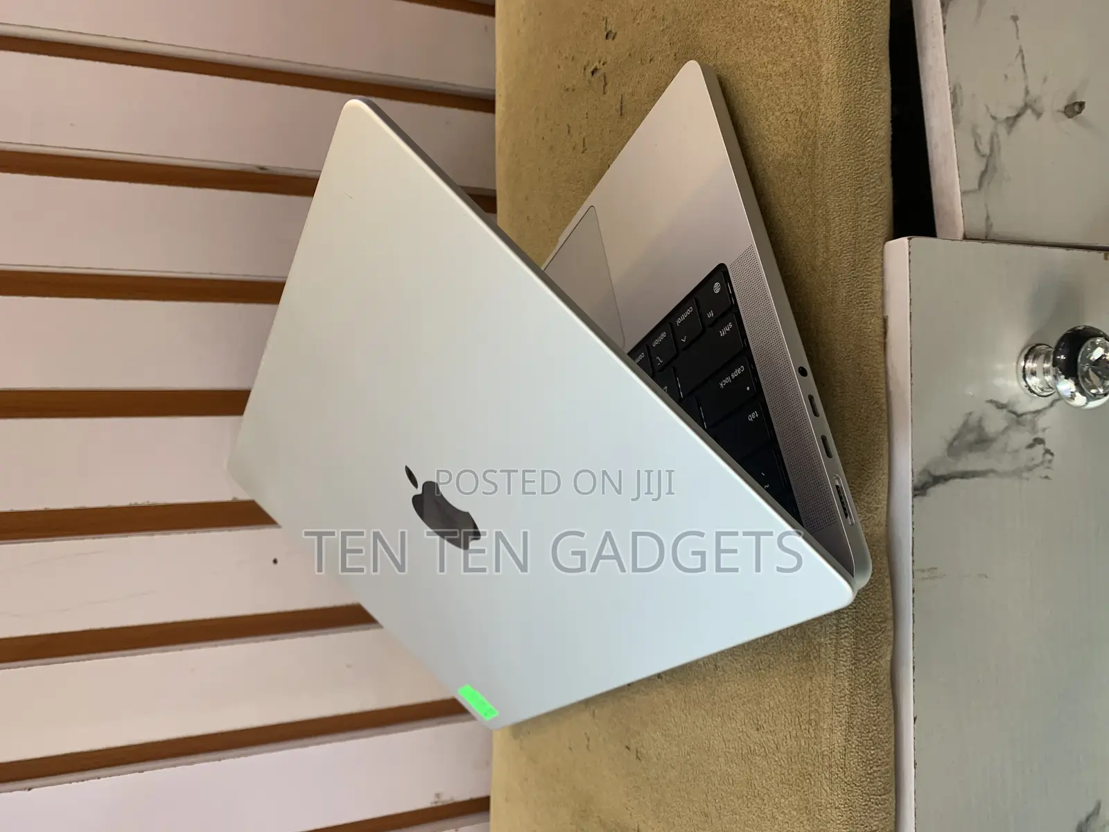 Laptop Apple MacBook Pro 2021 M1 16GB Apple M1 Pro SSD 512GB