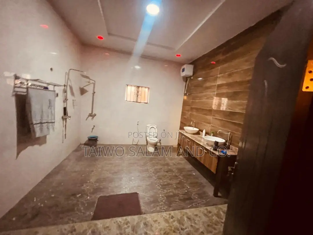 Furnished 4bdrm Bungalow in Royal Garden Estate, Akala Express for sale