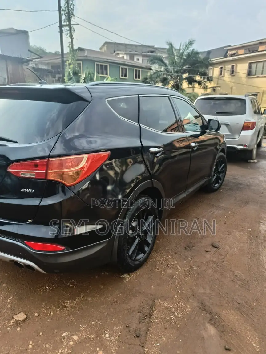 Hyundai Santa Fe 2013 Black