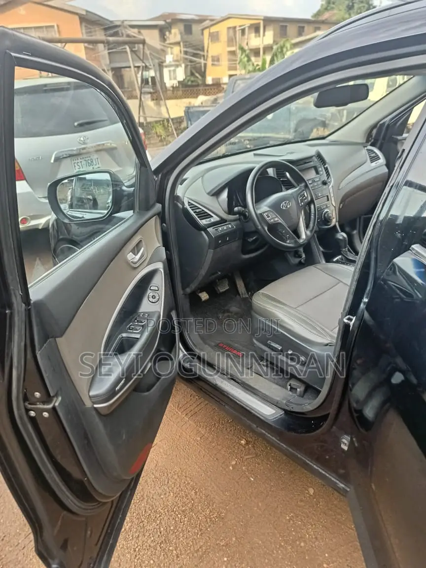Hyundai Santa Fe 2013 Black