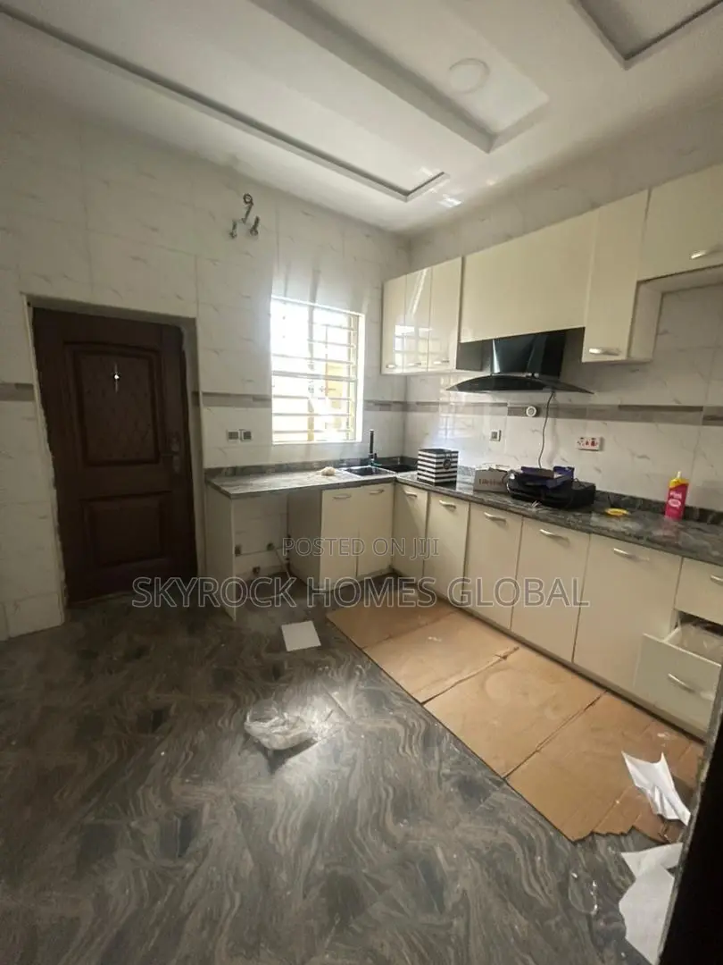2bdrm Apartment in Chevron for rent