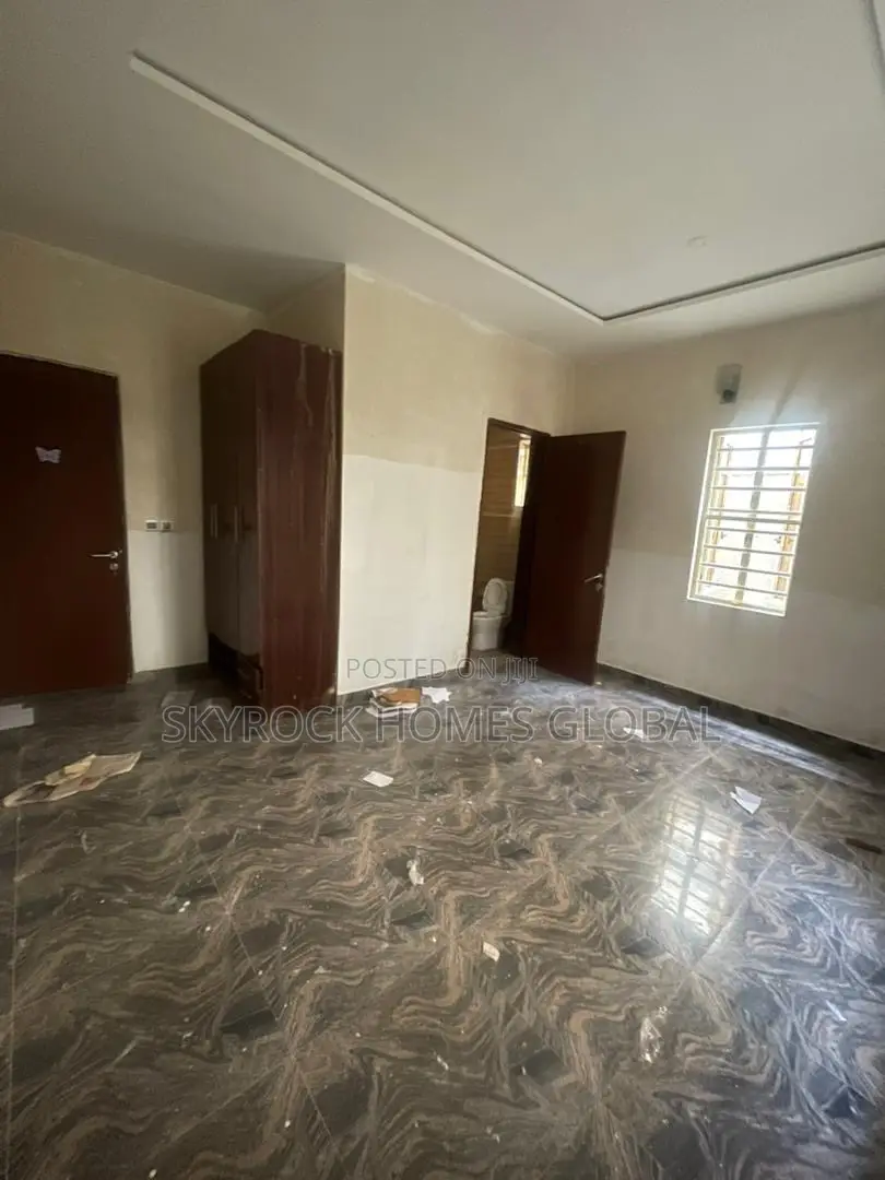 2bdrm Apartment in Chevron for rent