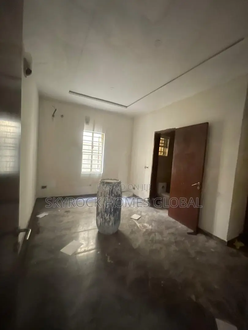 2bdrm Apartment in Chevron for rent