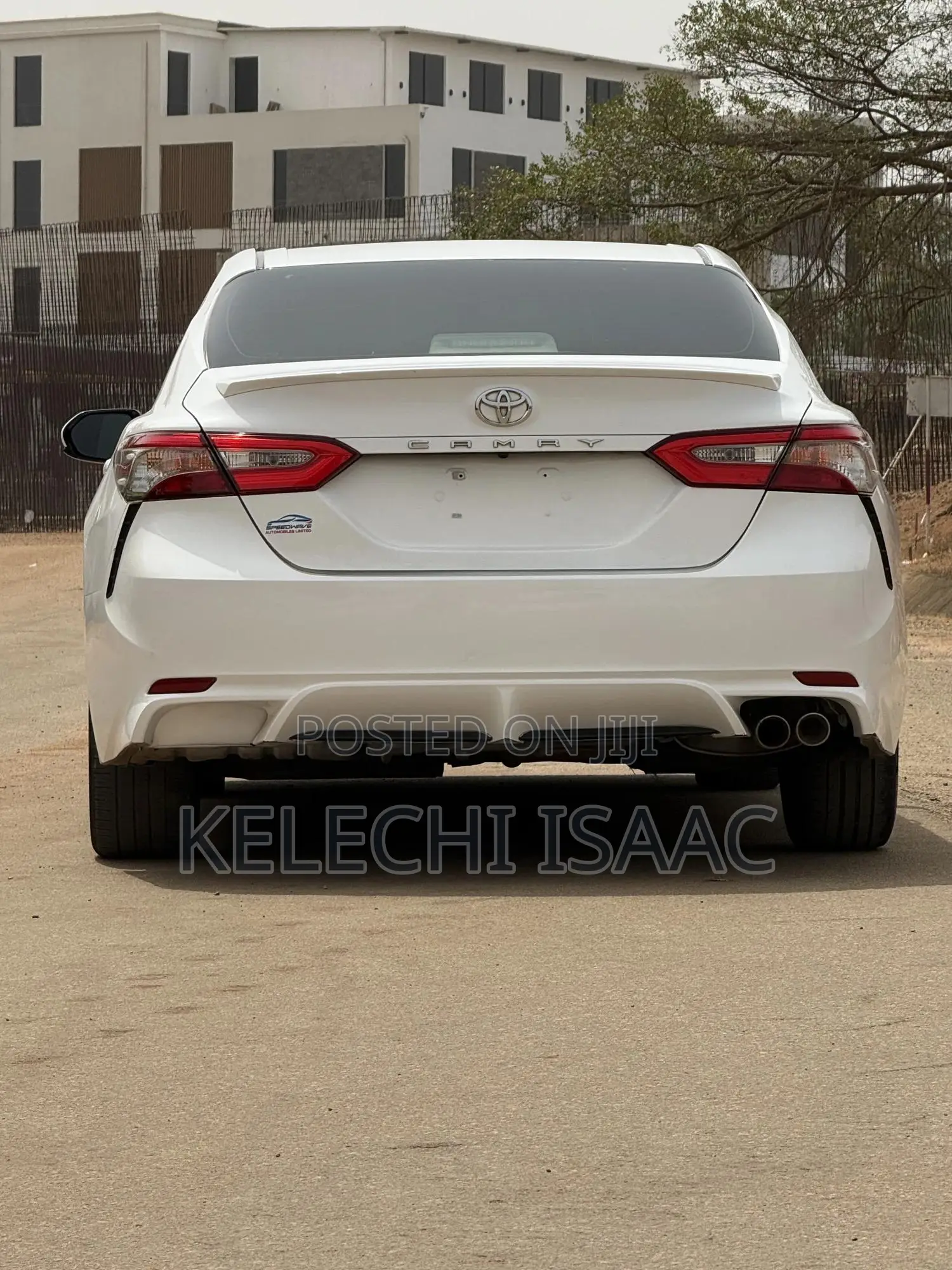 Toyota Camry SE FWD (2.5L 4cyl 8AM) 2018 White