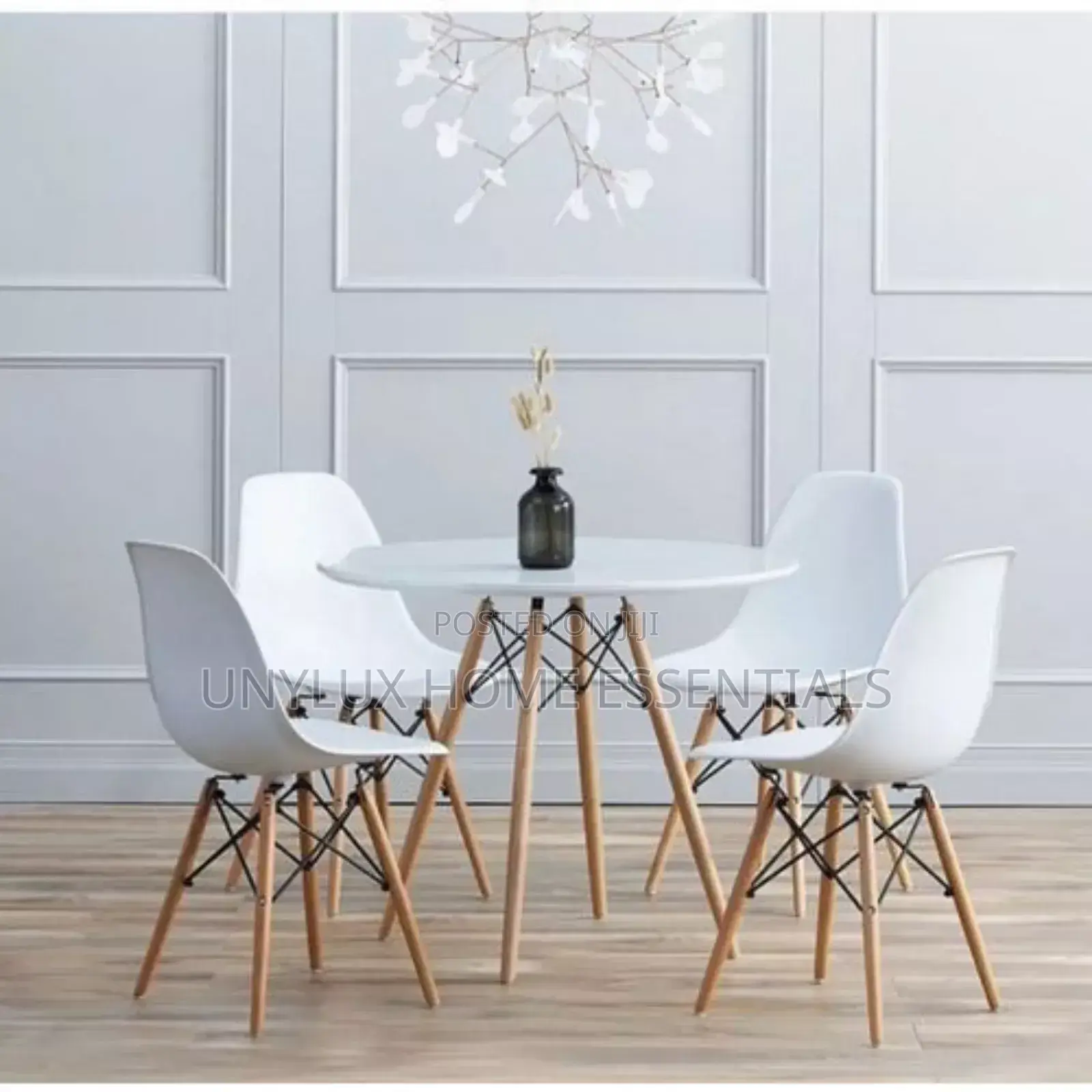 Patio Dining Set
(1 Table and 4 Chairs)