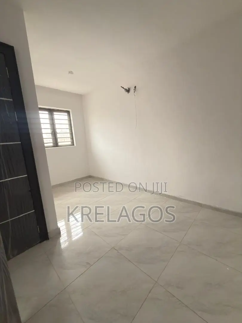 4bdrm Duplex in Ologolo for sale