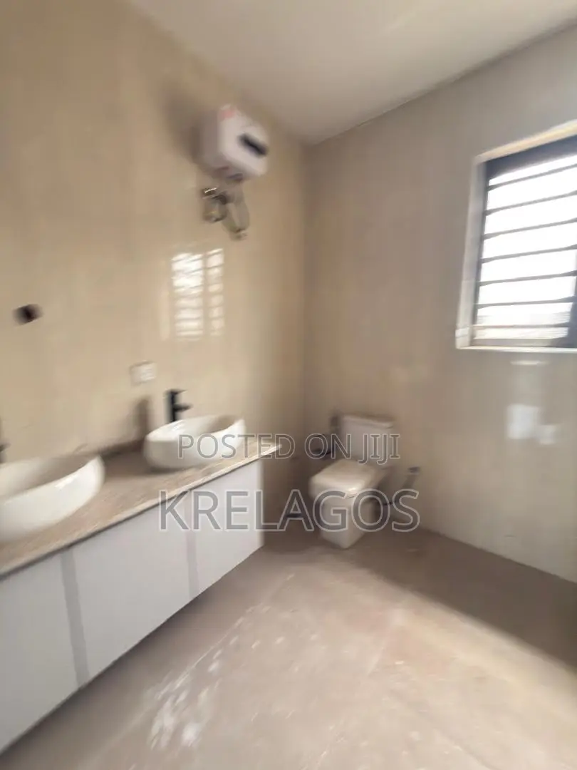 4bdrm Duplex in Ologolo for sale