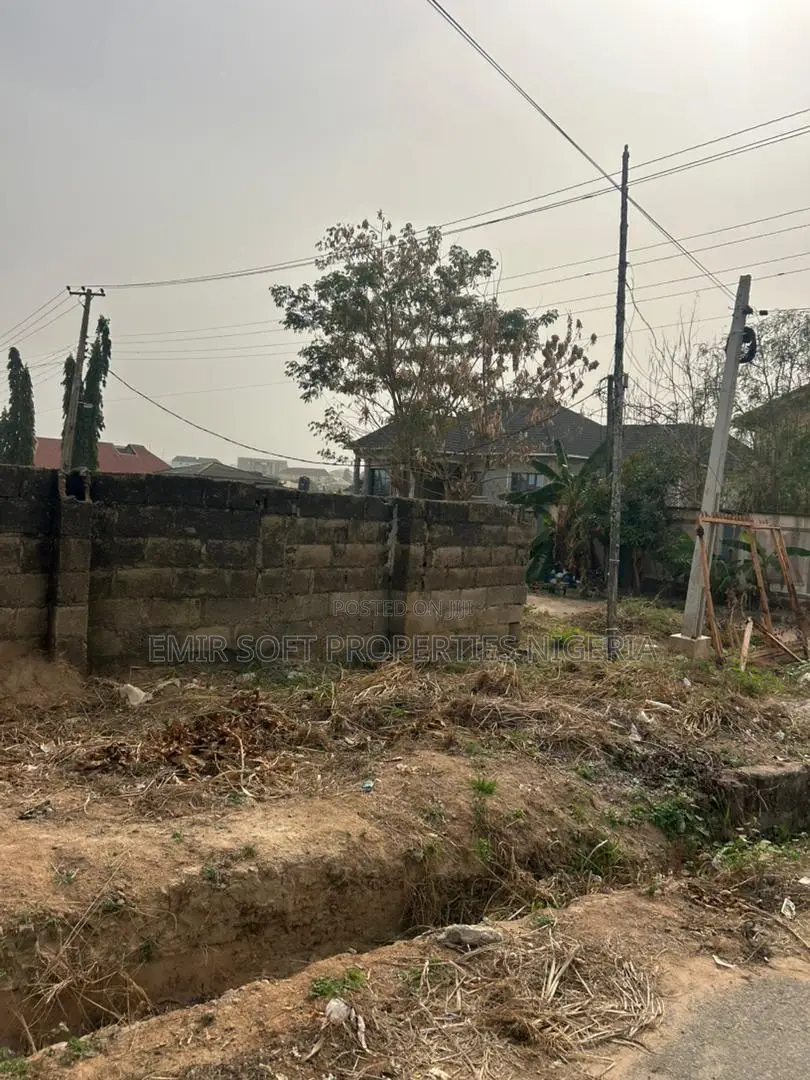 Prime 700sqm Sharp Corner Plot for Sale