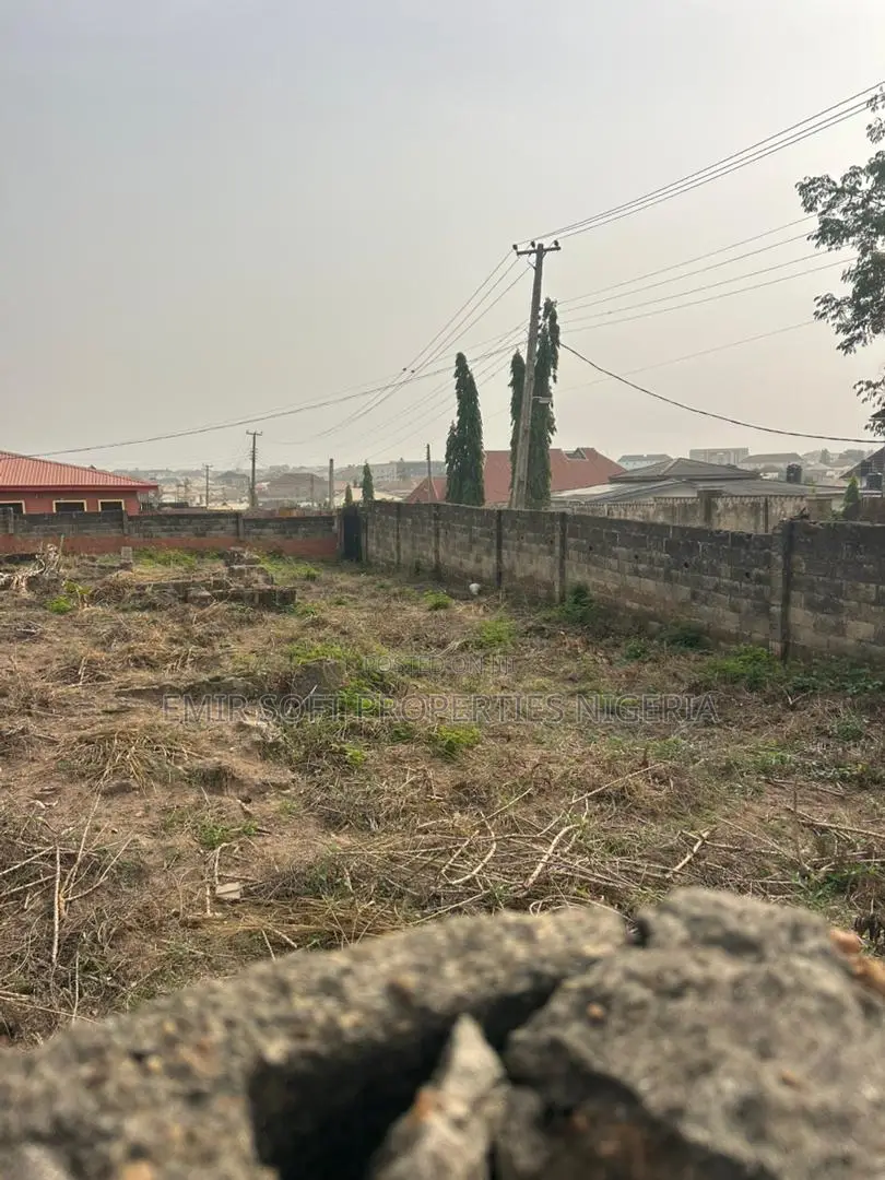 Prime 700sqm Sharp Corner Plot for Sale