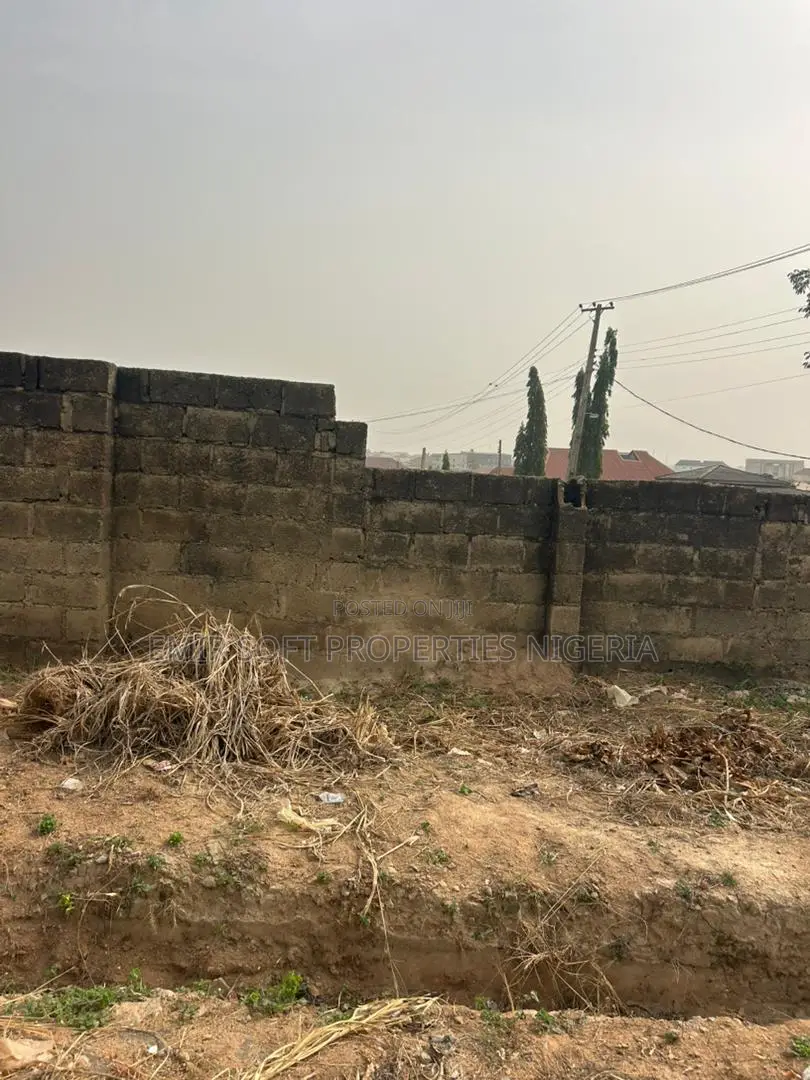 Prime 700sqm Sharp Corner Plot for Sale