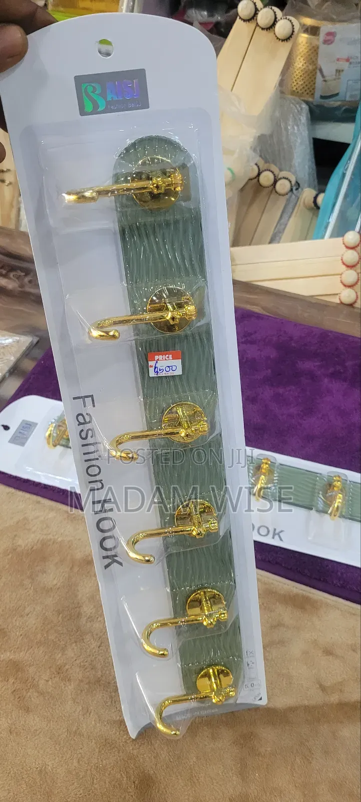 Square Packing Step Hanger