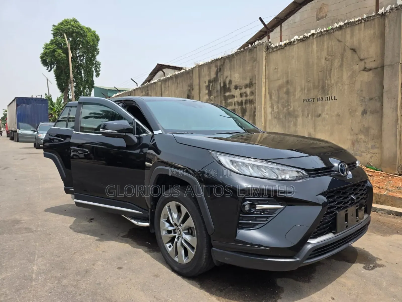 Toyota RAV4 XLE Premium FWD 2023 Black