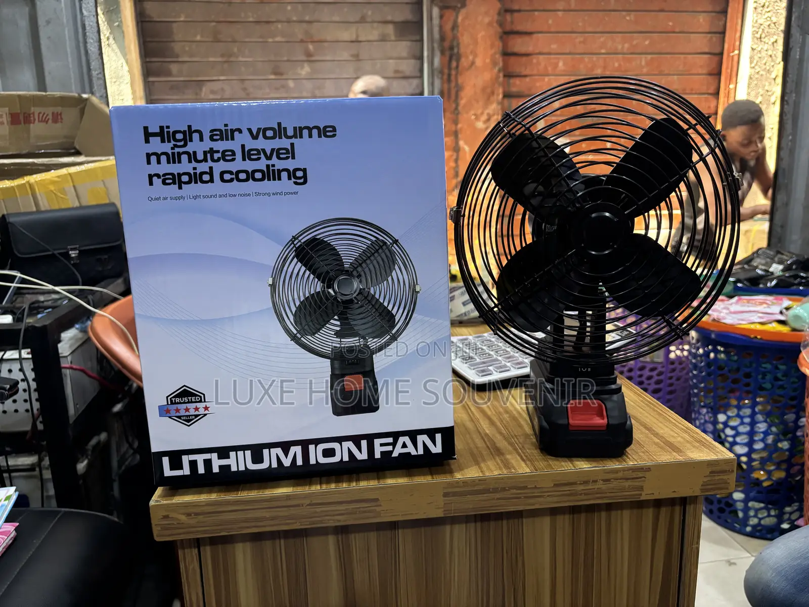 Portable Wireless Charging Fan With Battery Lithium