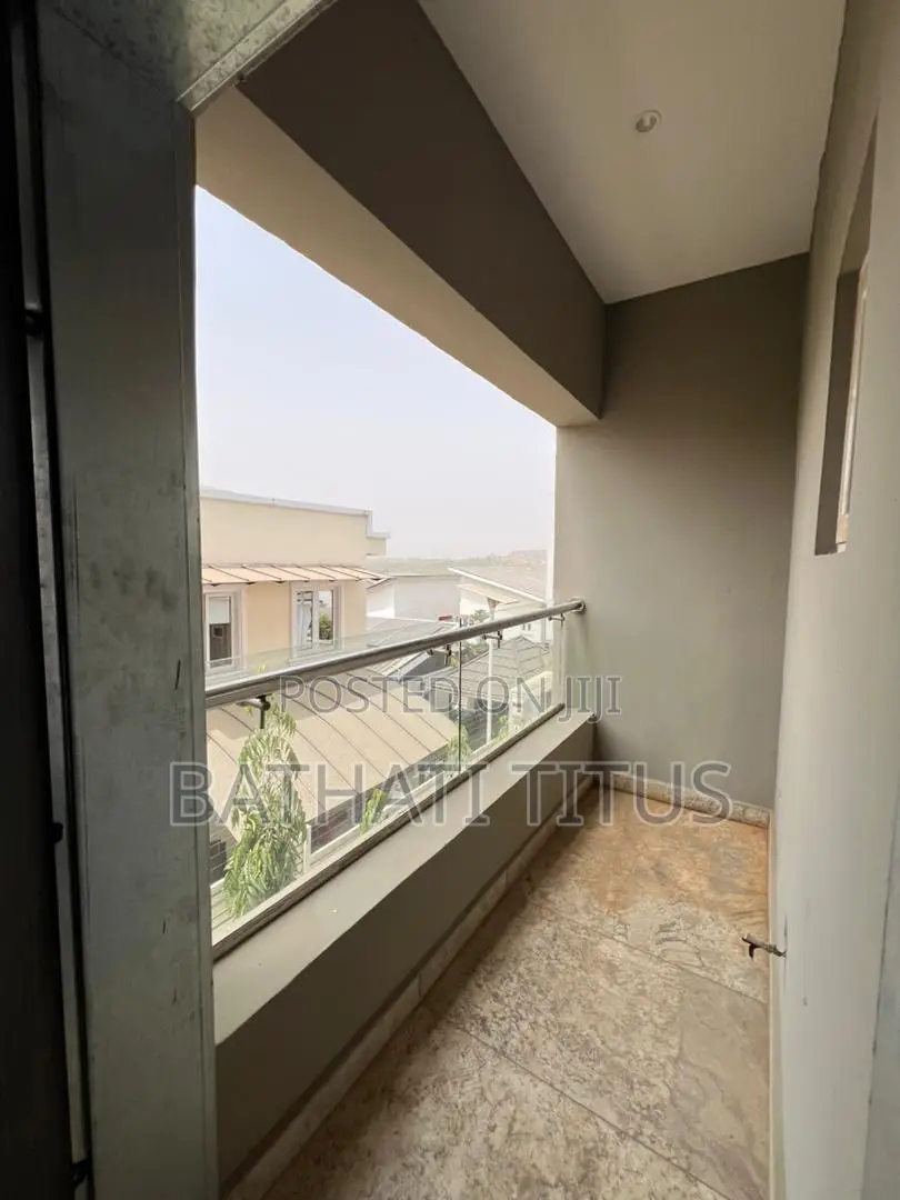4bdrm Duplex in Life Camp for rent