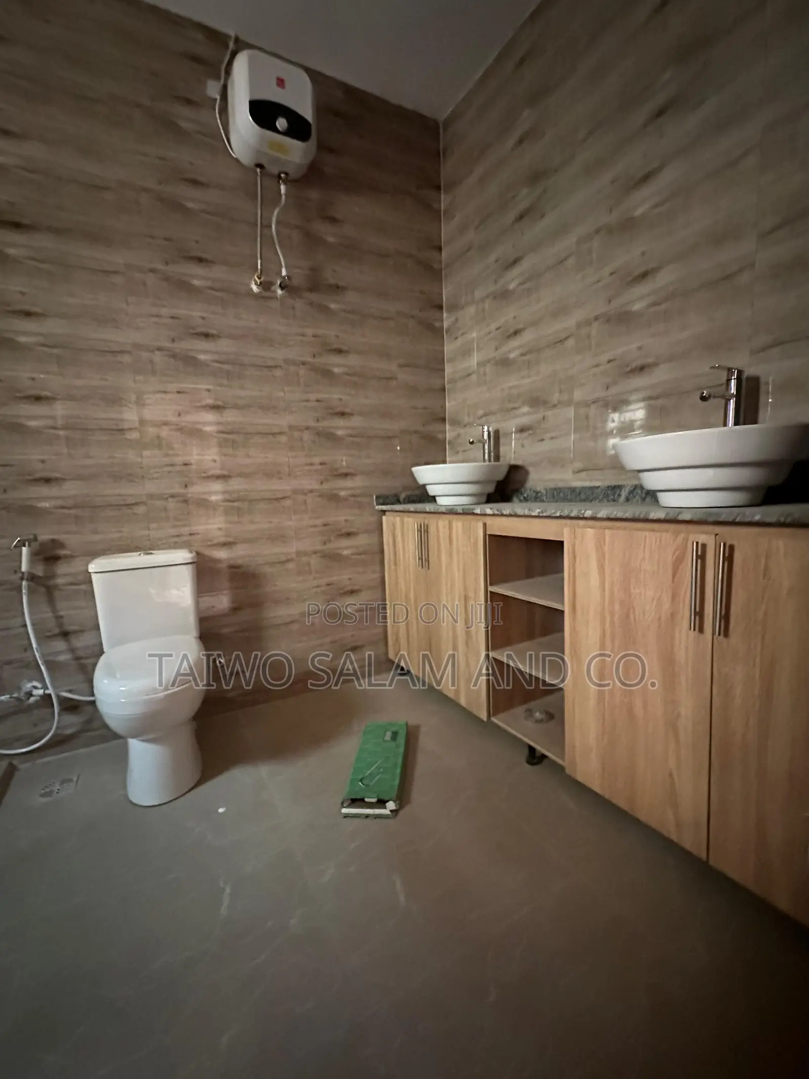Furnished 5bdrm Duplex in Akala, Akobo for sale