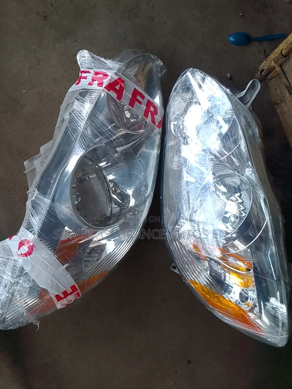 Complete Set of Head Light Corolla 05
