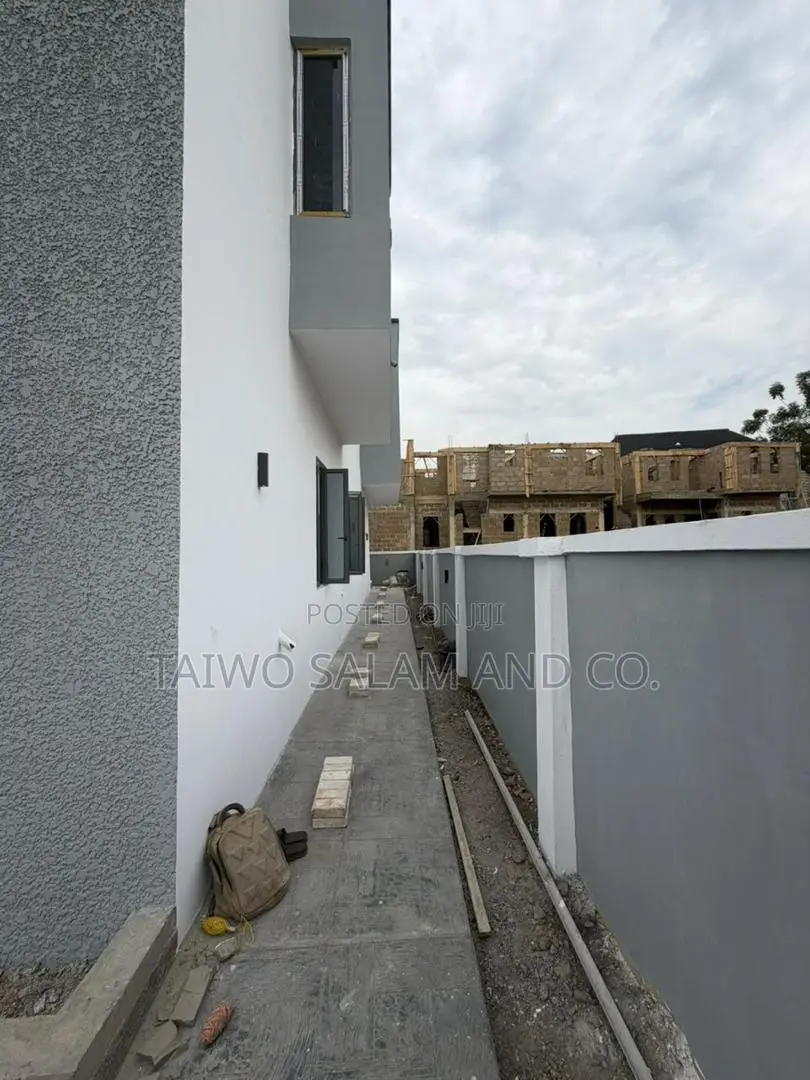 4bdrm Duplex in Carlton Gate Estate, Akobo for sale