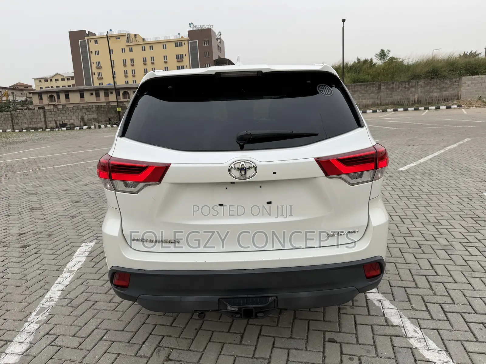 Toyota Highlander XLE 4dr SUV (3.5L 6cyl 6A) 2015 White