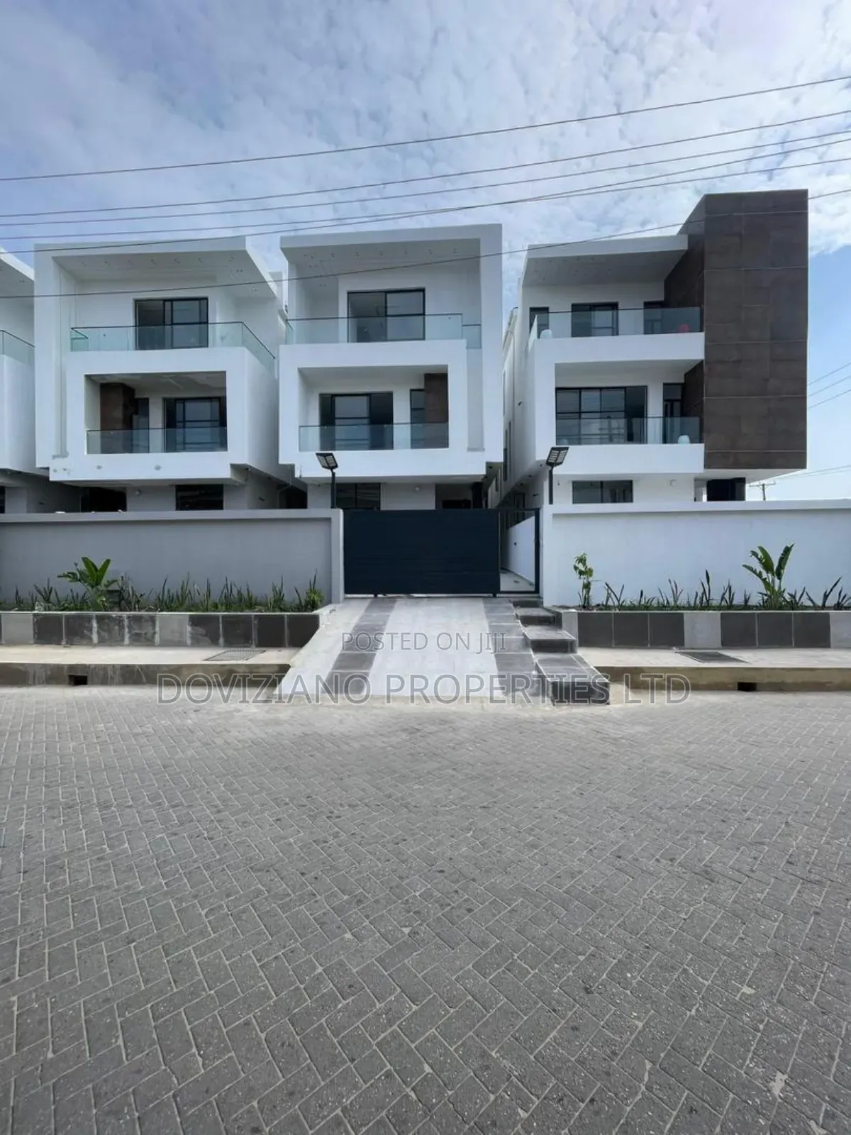 5bdrm Duplex in Ikate for sale