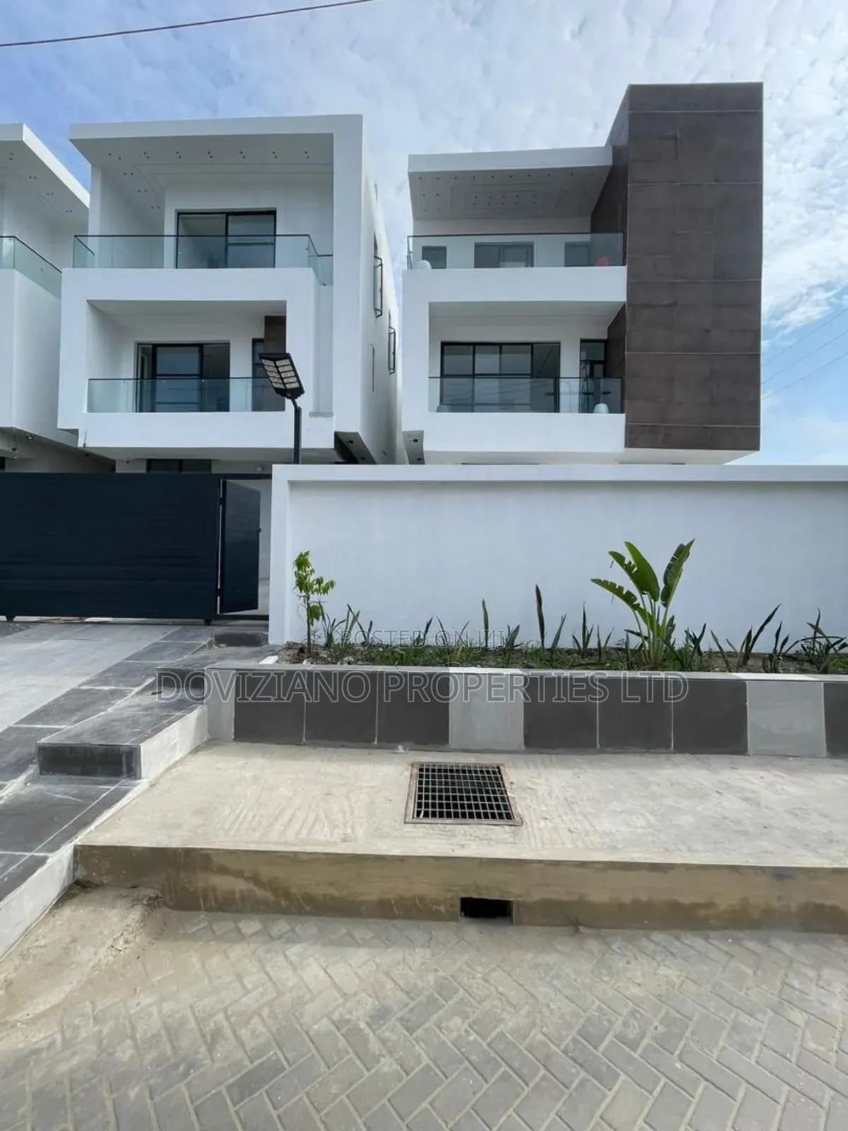 5bdrm Duplex in Ikate for sale