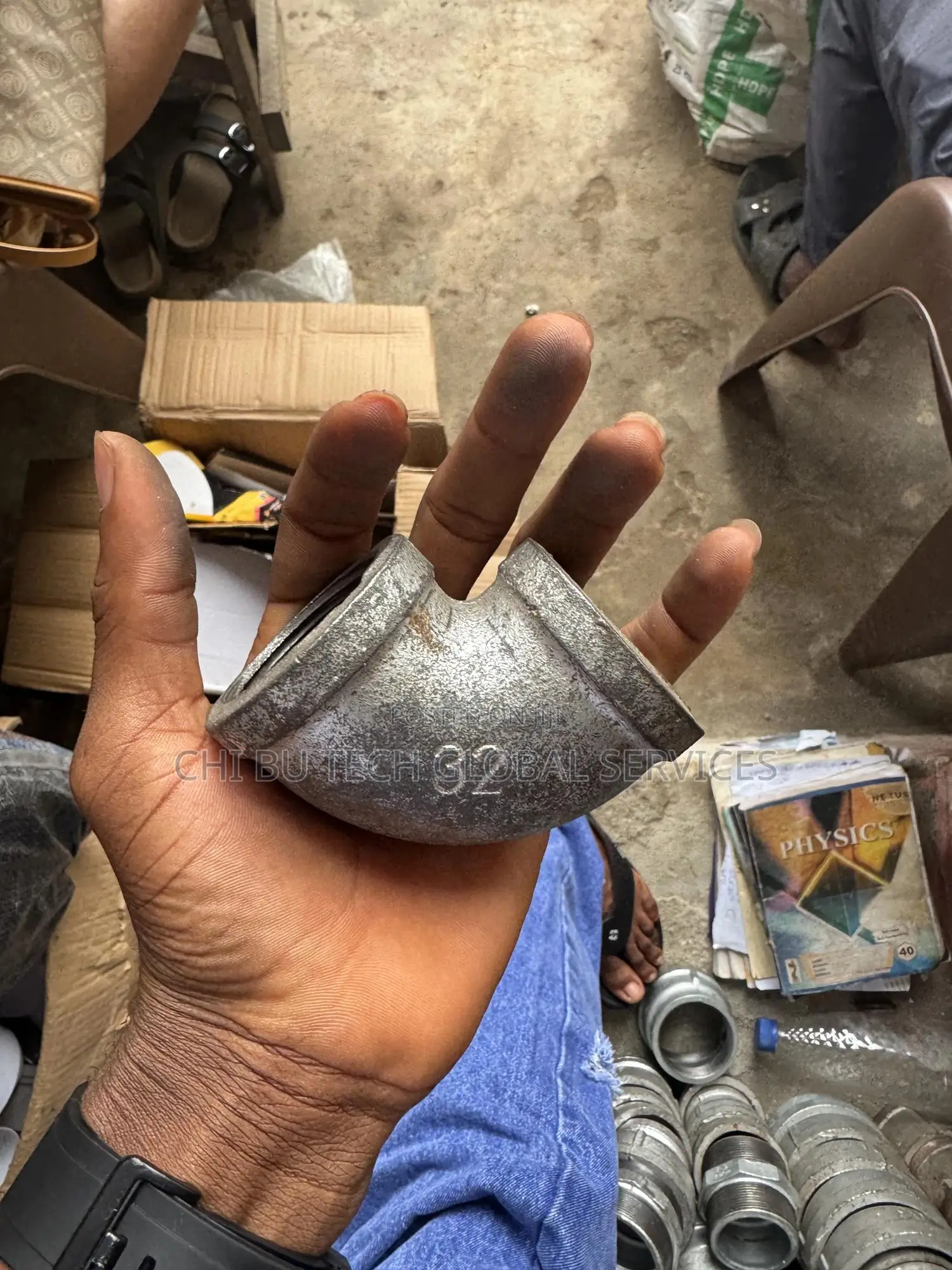 1-1/4 Inch Galvanized Iron 90-Degree Pipe Elbow Fitting