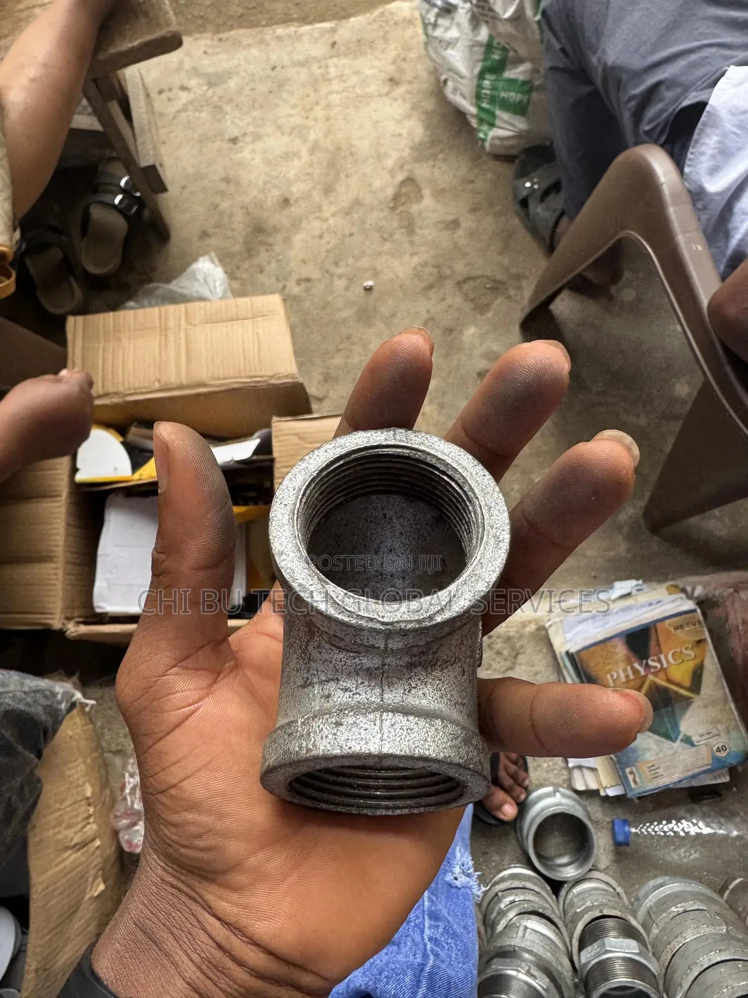 1-1/4 Inch Galvanized Iron 90-Degree Pipe Elbow Fitting