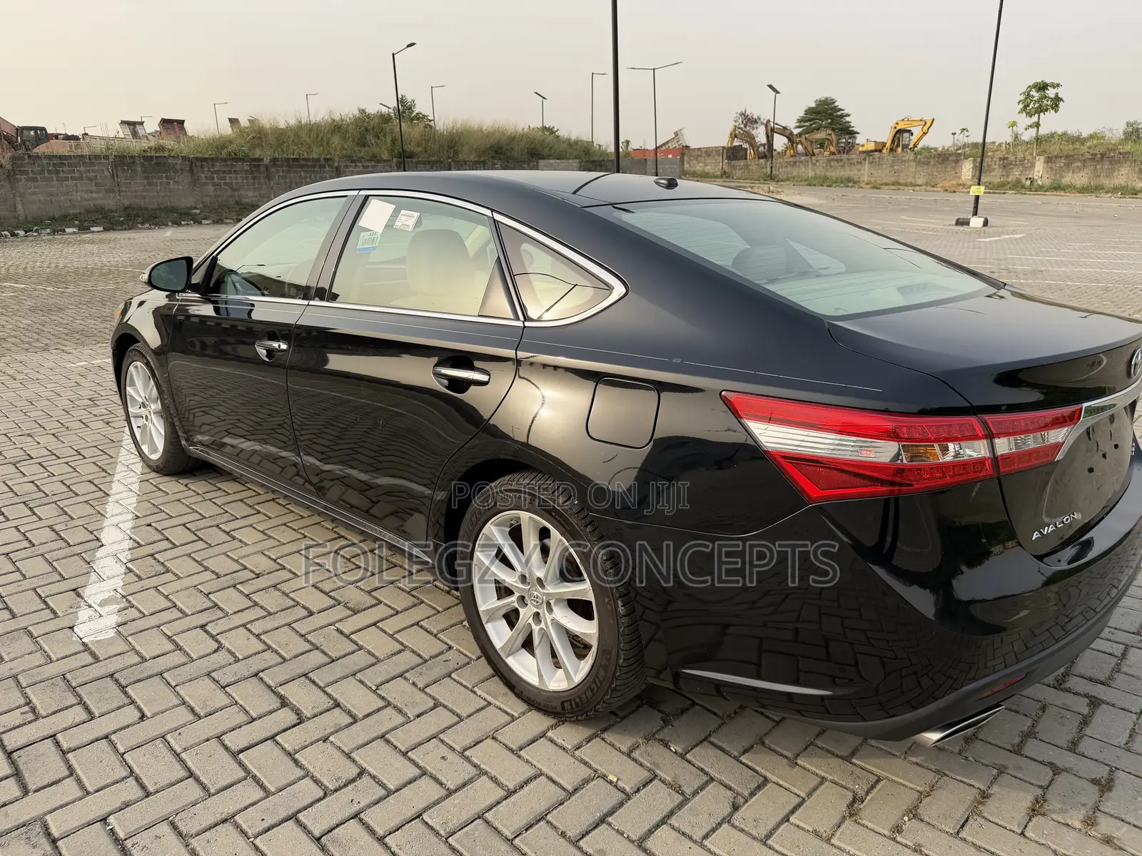Toyota Avalon XLE Premium Sedan FWD (3.5L 6cyl 6A) 2013 Black