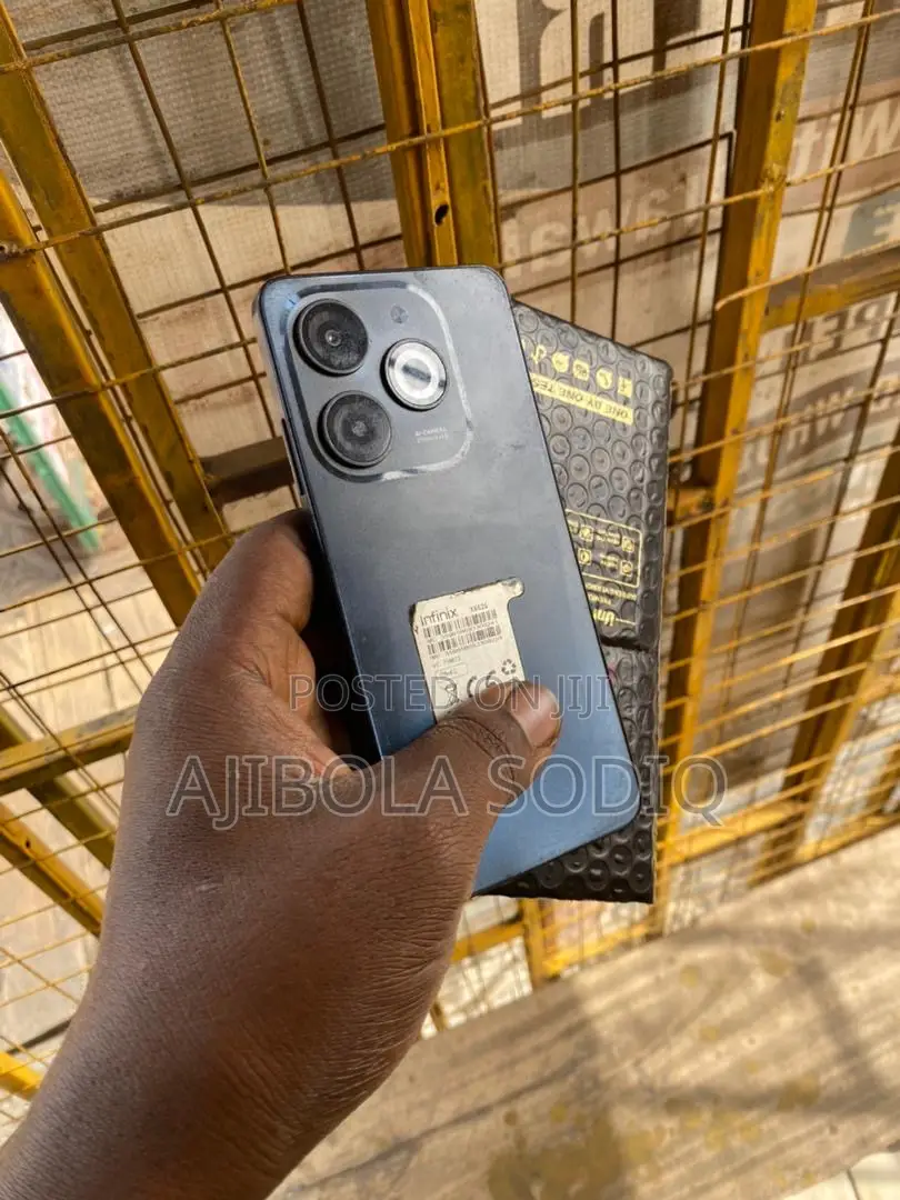 Infinix Smart 8 128 GB Black