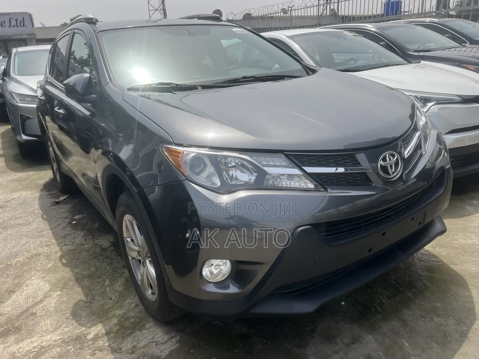 Toyota RAV4 XLE 4dr SUV (2.5L 4cyl 6A) 2015 Gray