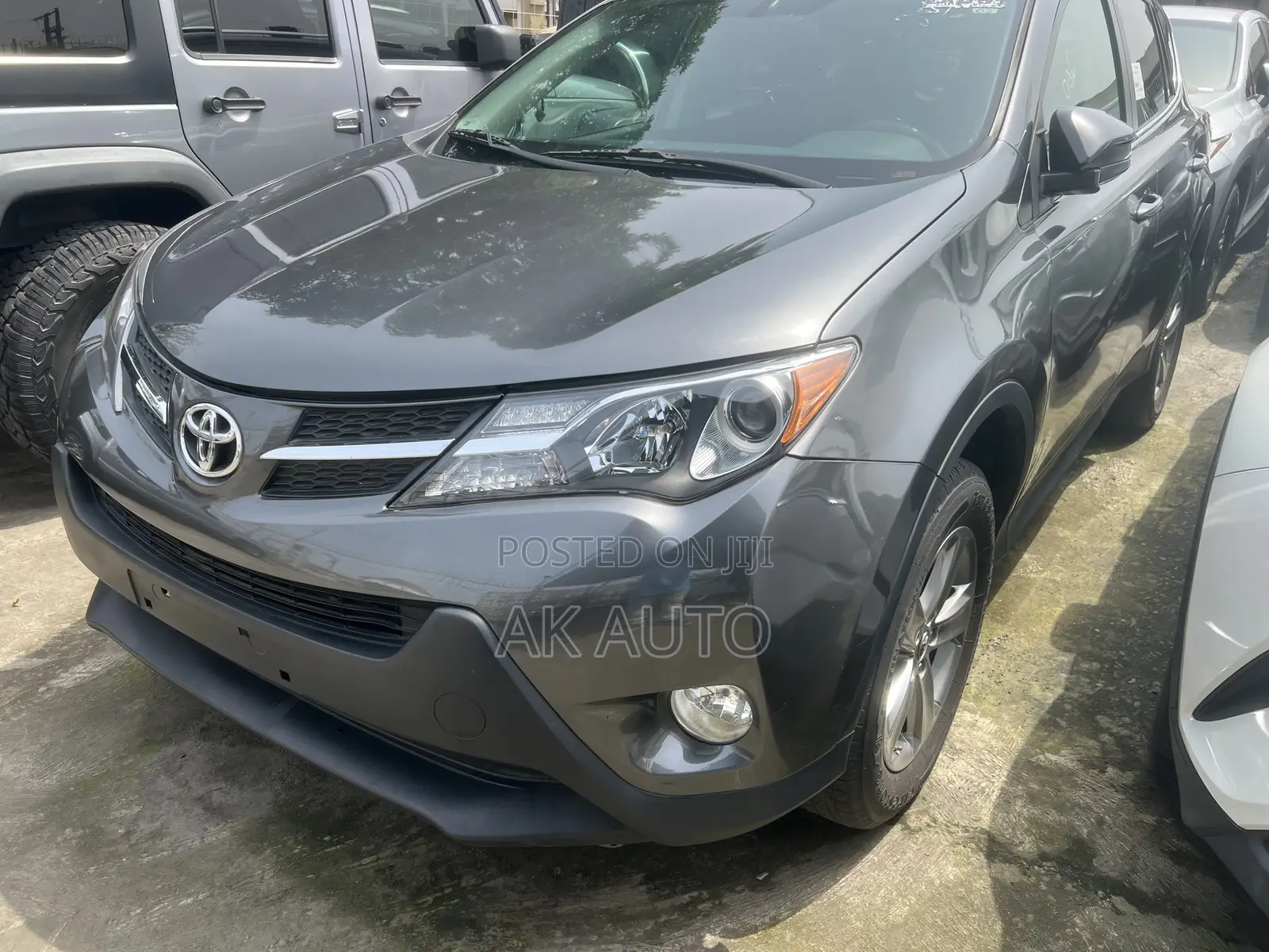 Toyota RAV4 XLE 4dr SUV (2.5L 4cyl 6A) 2015 Gray