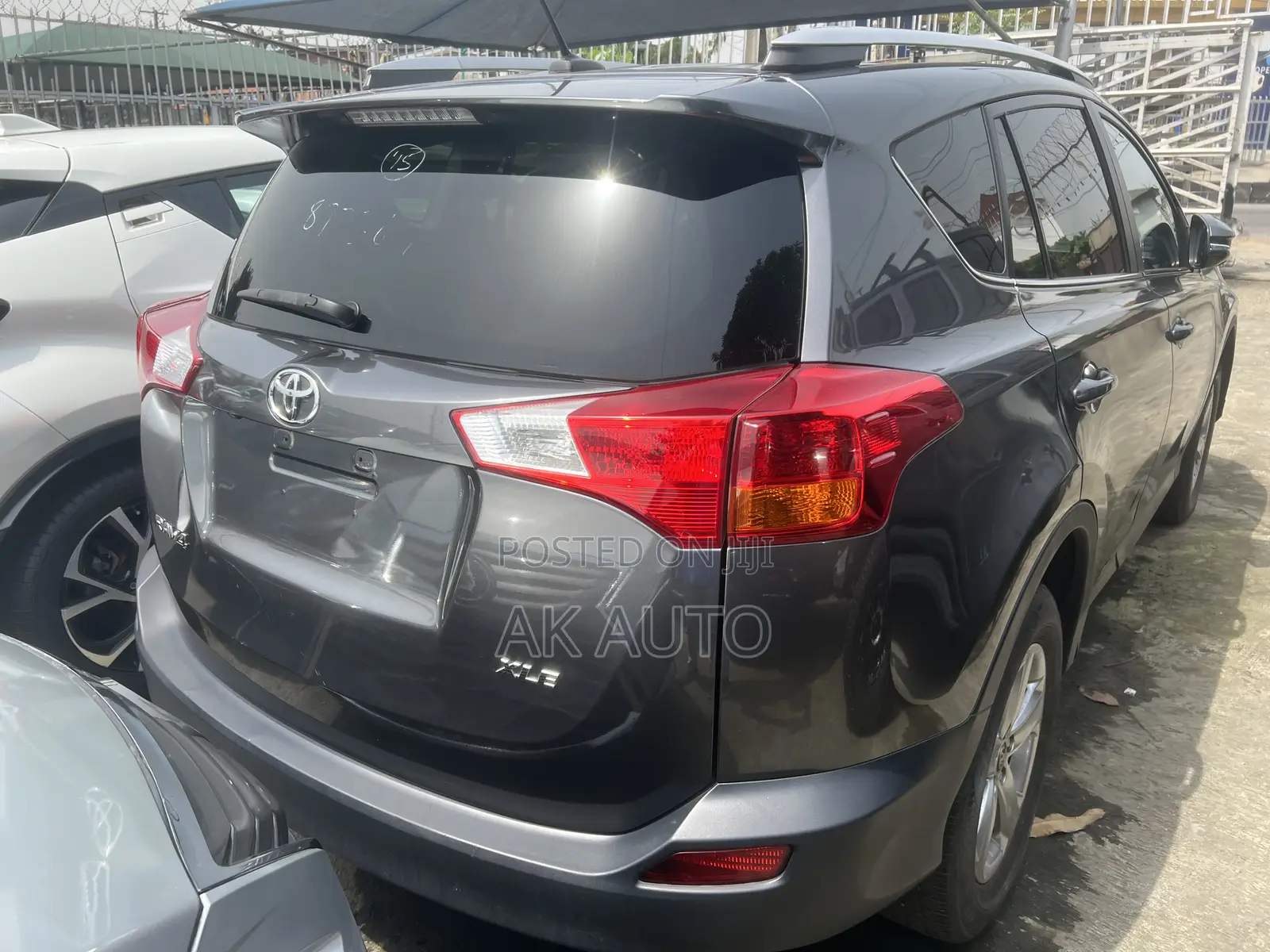 Toyota RAV4 XLE 4dr SUV (2.5L 4cyl 6A) 2015 Gray