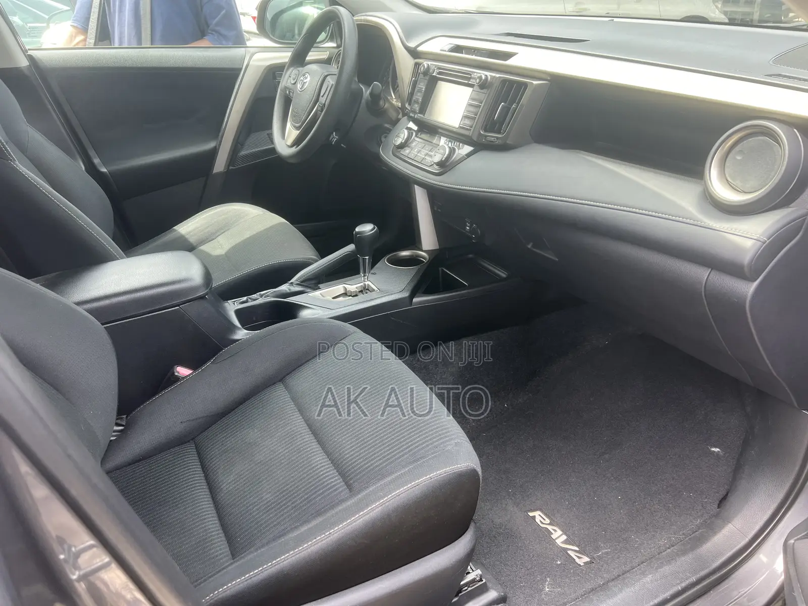 Toyota RAV4 XLE 4dr SUV (2.5L 4cyl 6A) 2015 Gray