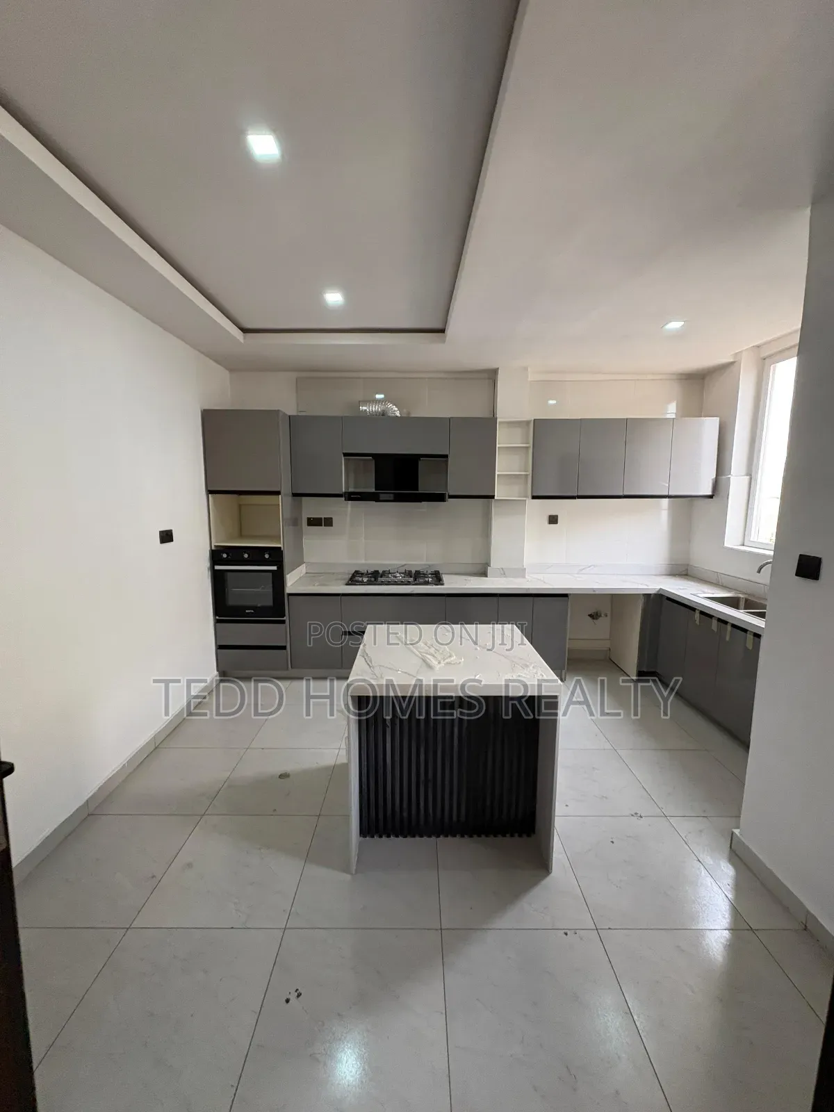 4bdrm Penthouse in Lekki for sale