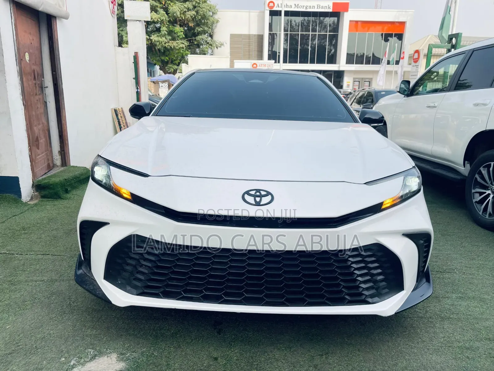 Toyota Camry SE 2024 White