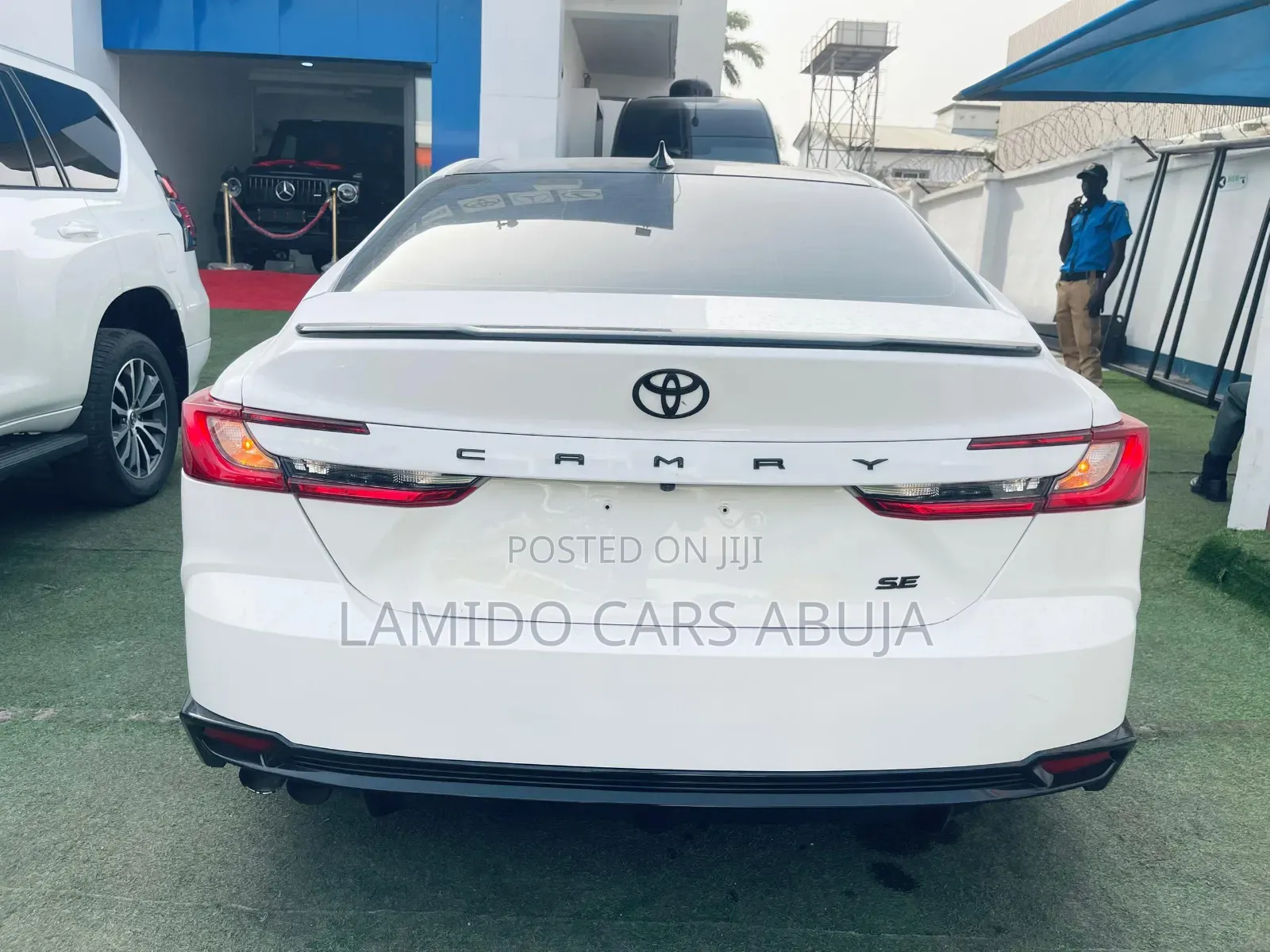 Toyota Camry SE 2024 White
