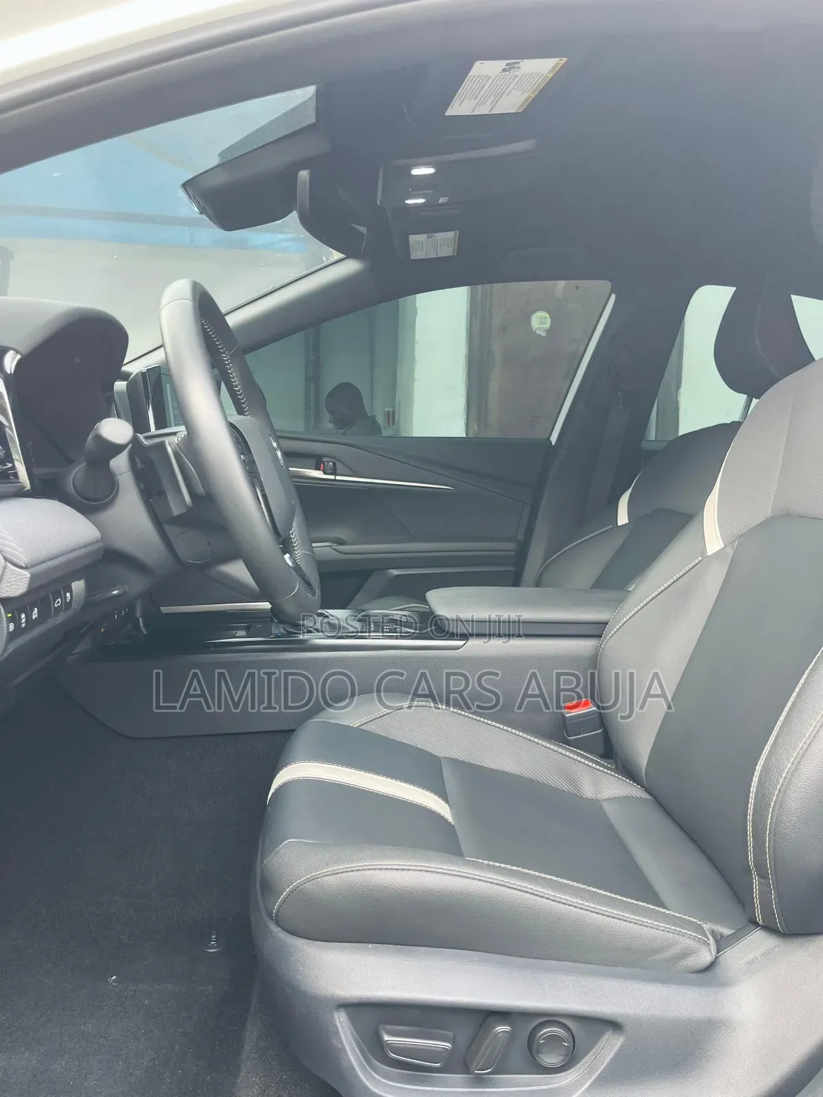 Toyota Camry SE 2024 White