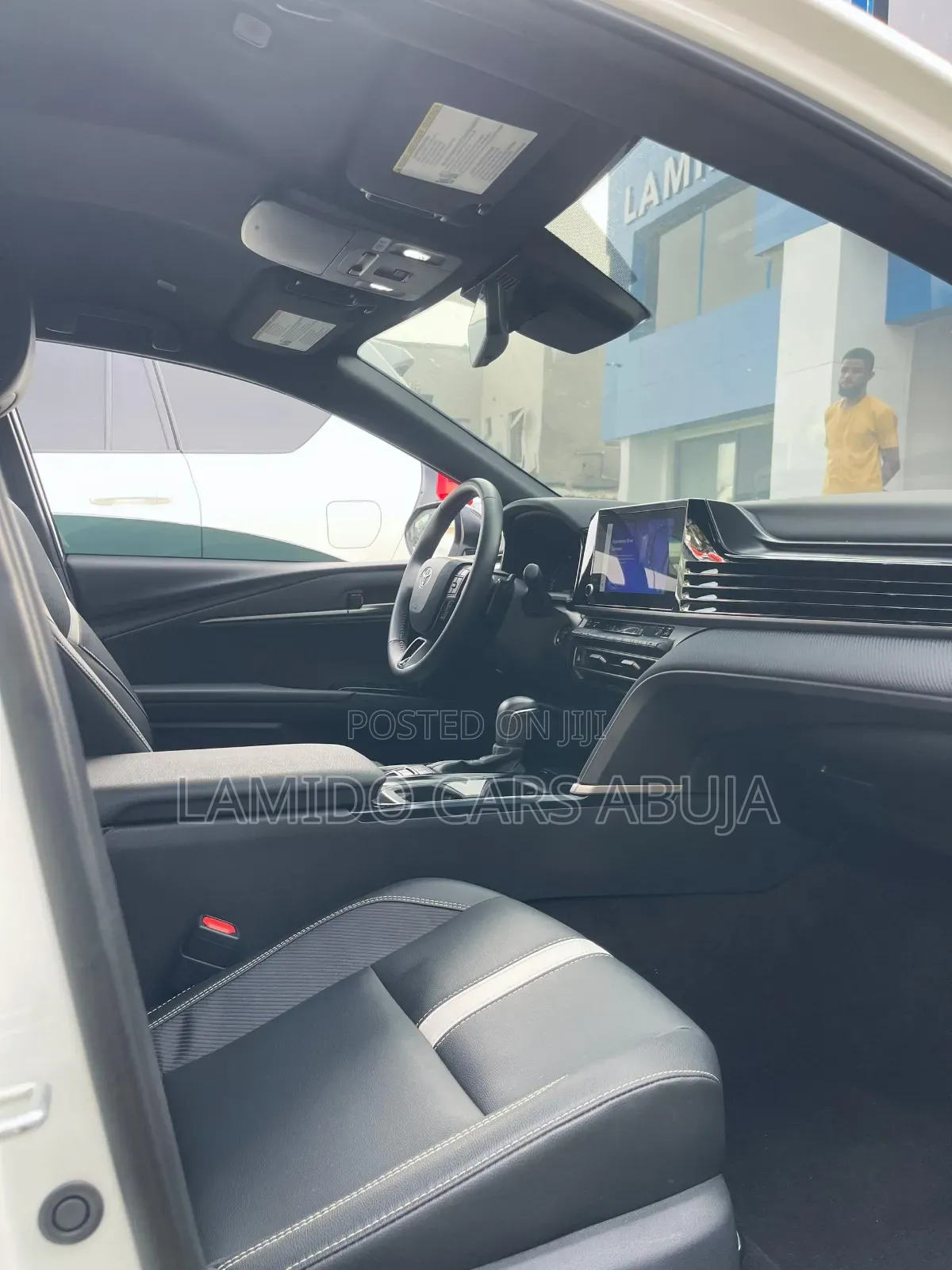 Toyota Camry SE 2024 White