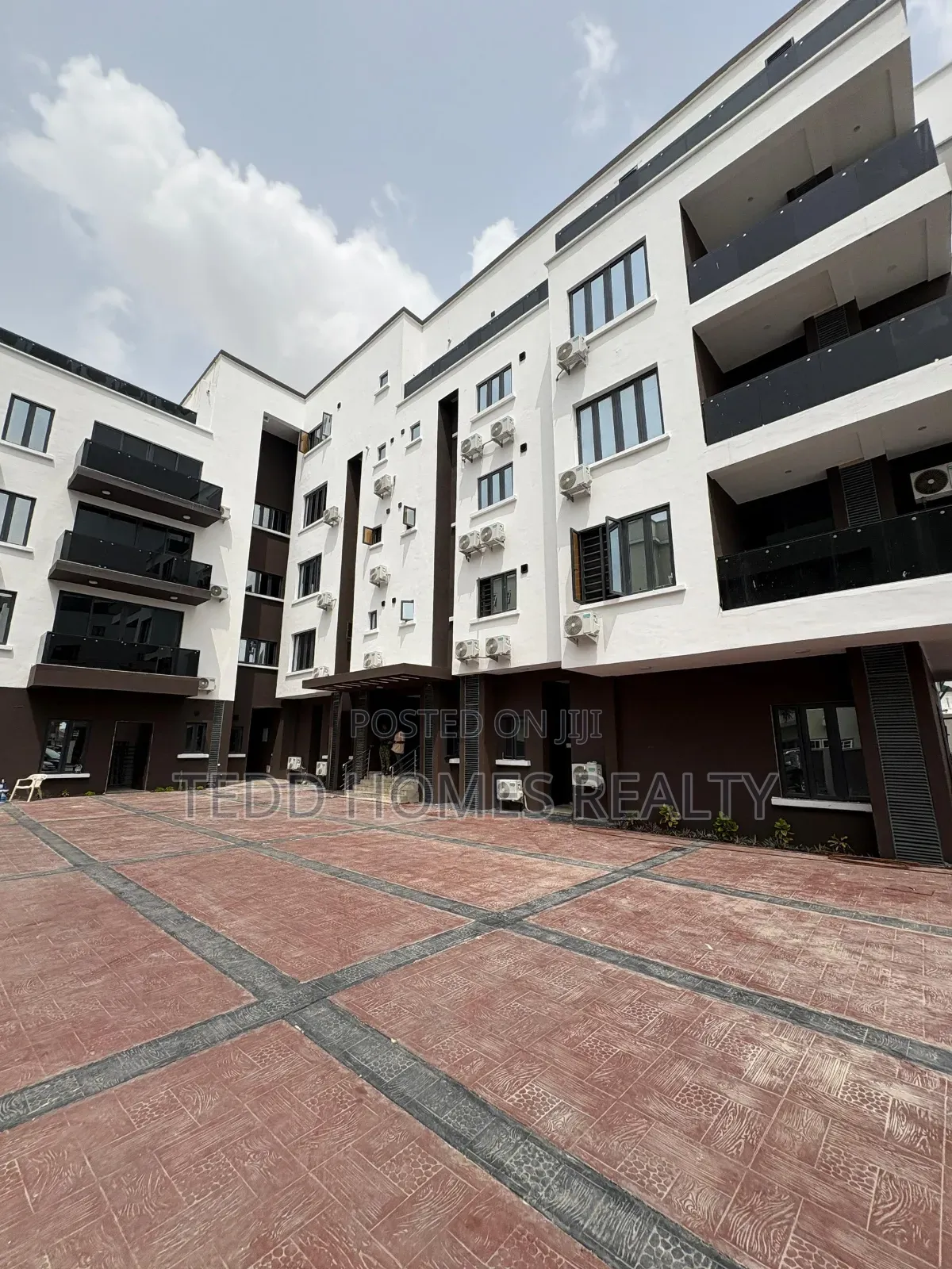 3bdrm Apartment in Lekki for sale